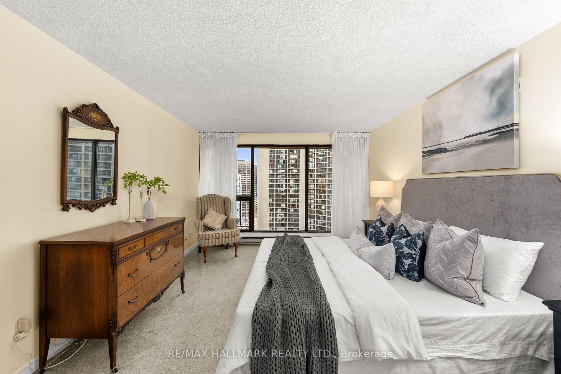 55 Harbour Sq, #2218