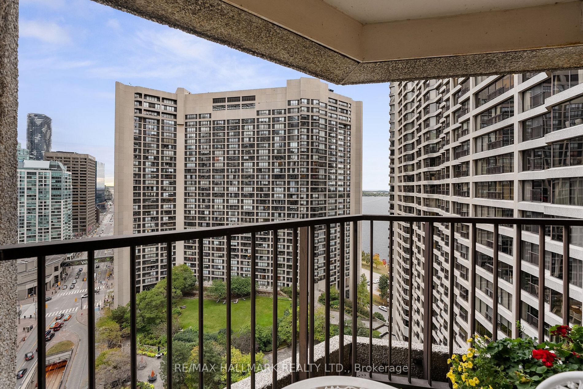 55 Harbour Sq, #2218