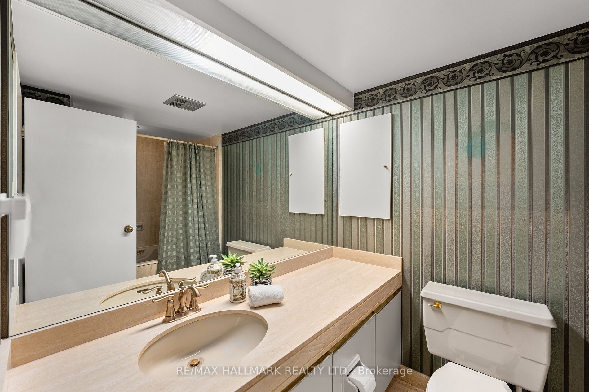 55 Harbour Sq, #2218