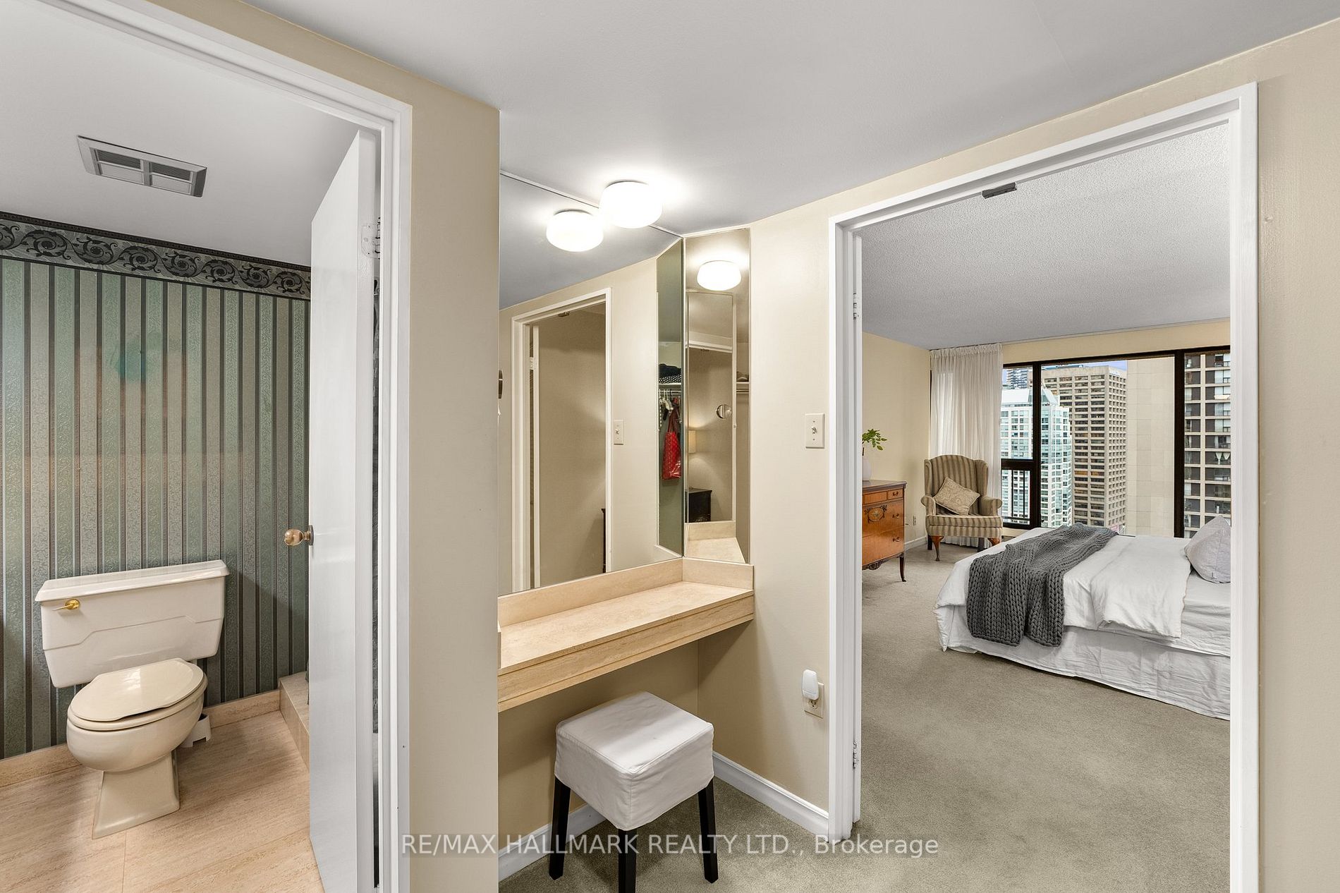 55 Harbour Sq, #2218