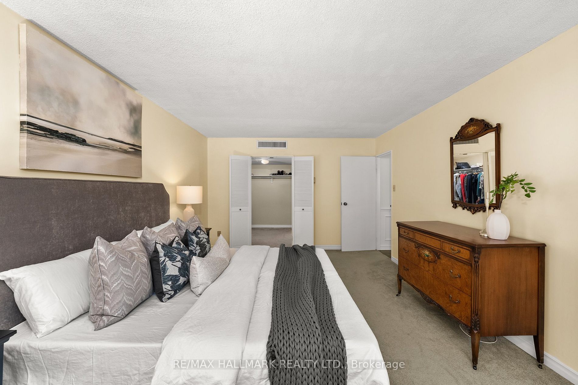 55 Harbour Sq, #2218