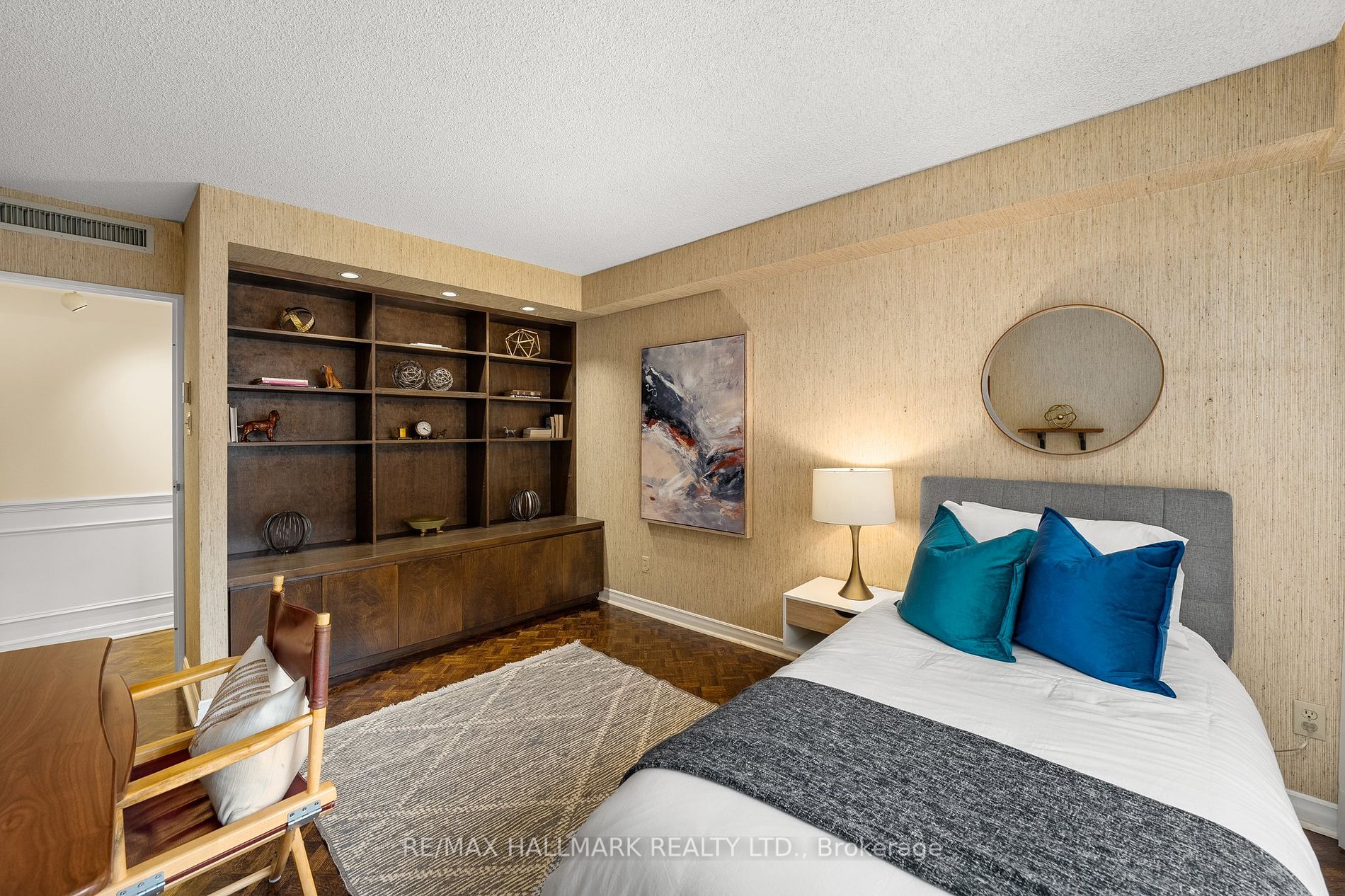 55 Harbour Sq, #2218