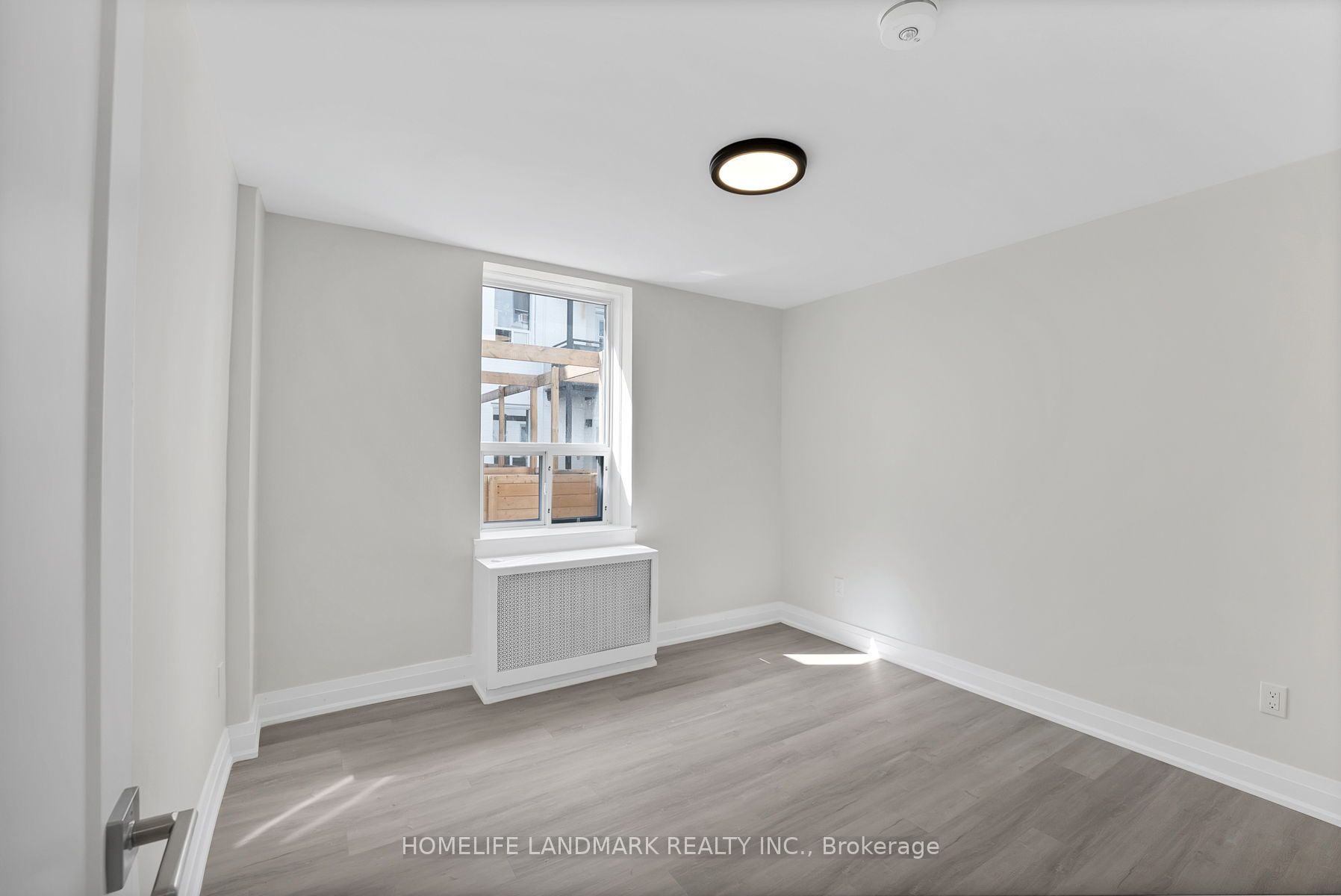 699 Eglinton Avenue W, #104