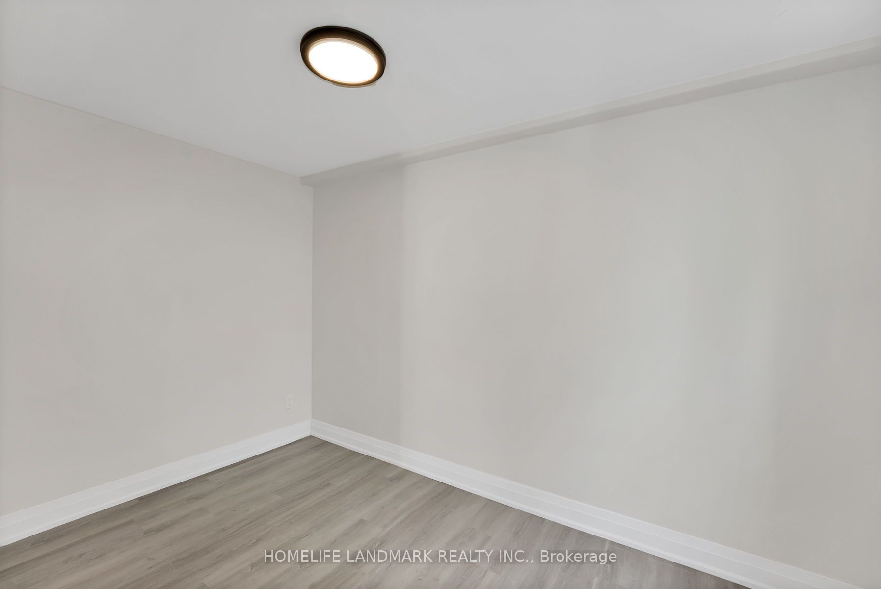 699 Eglinton Avenue W, #104