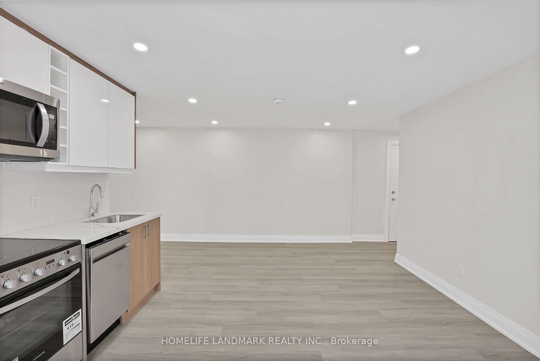 699 Eglinton Avenue W, #104