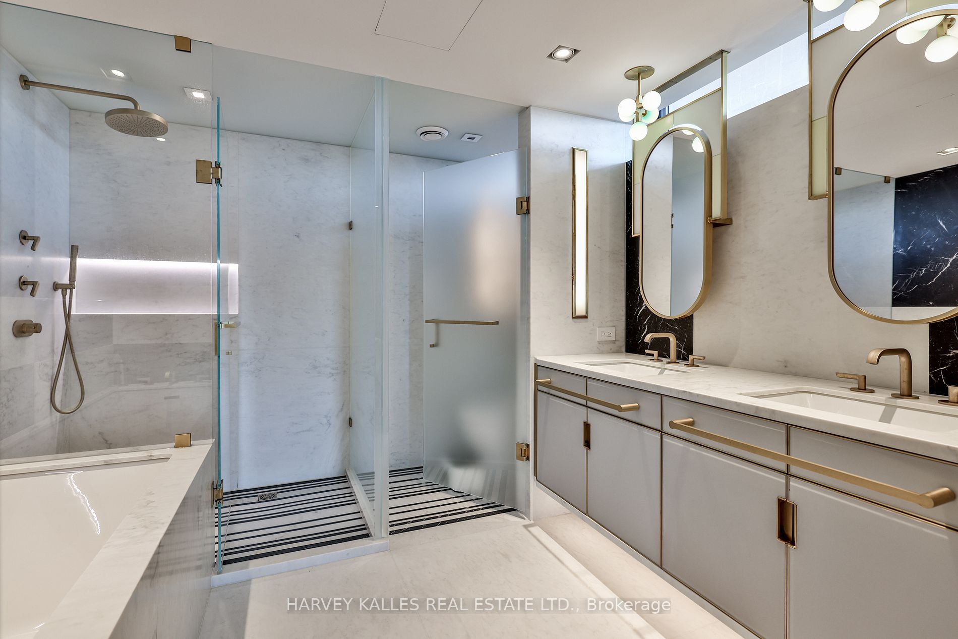 2600 Bathurst St, #901
