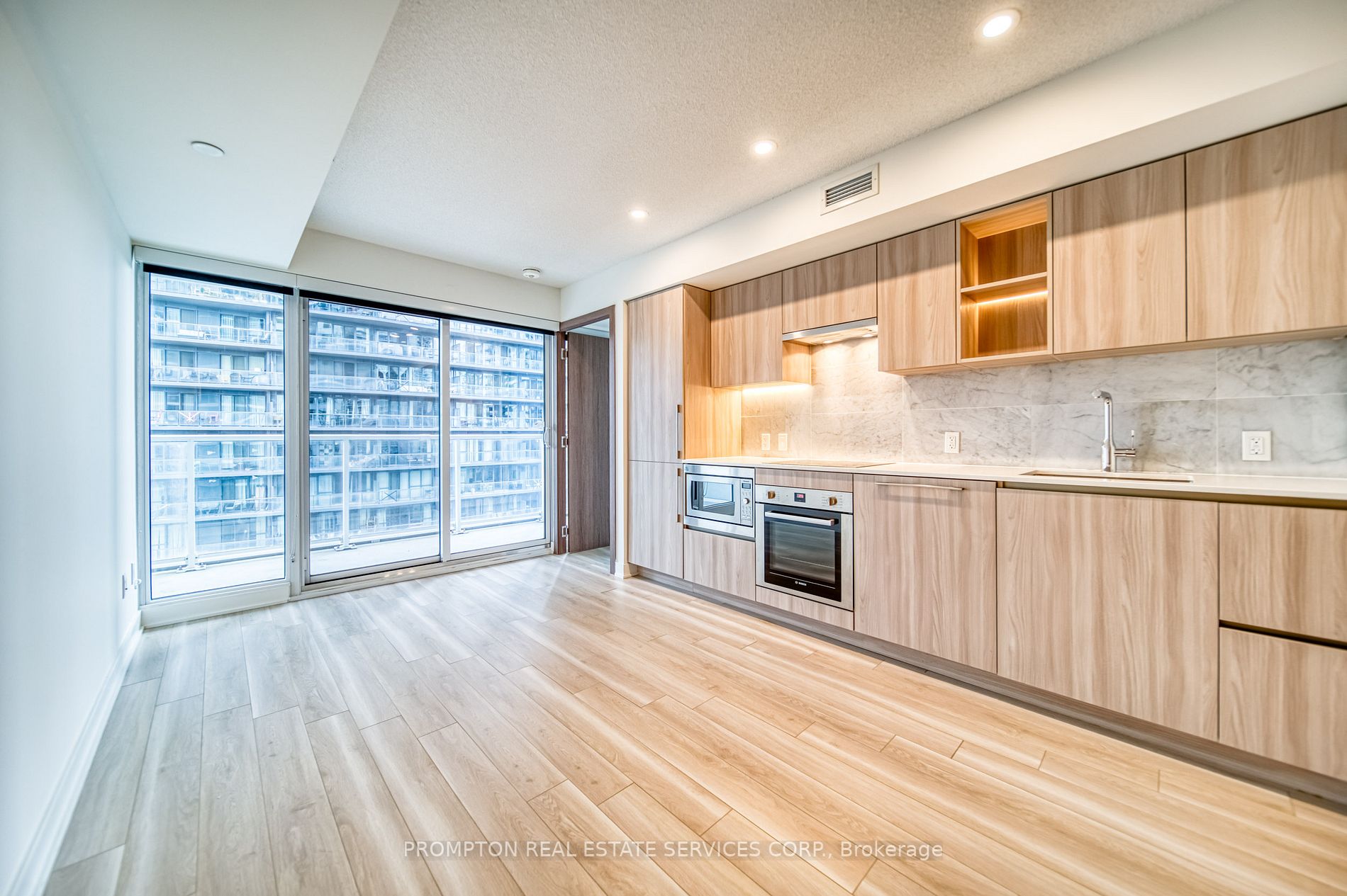 19 Bathurst St, #1602