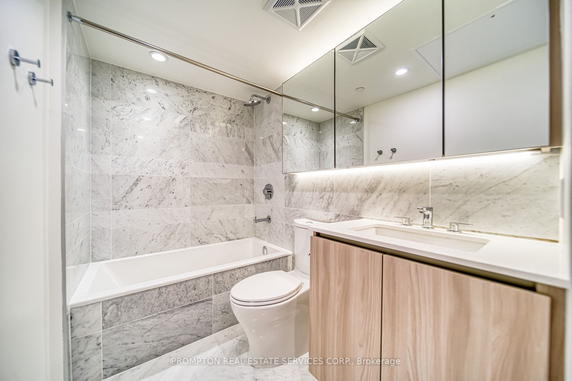 19 Bathurst St, #1602