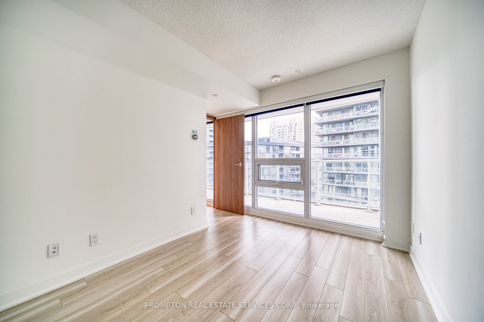 19 Bathurst St, #1602