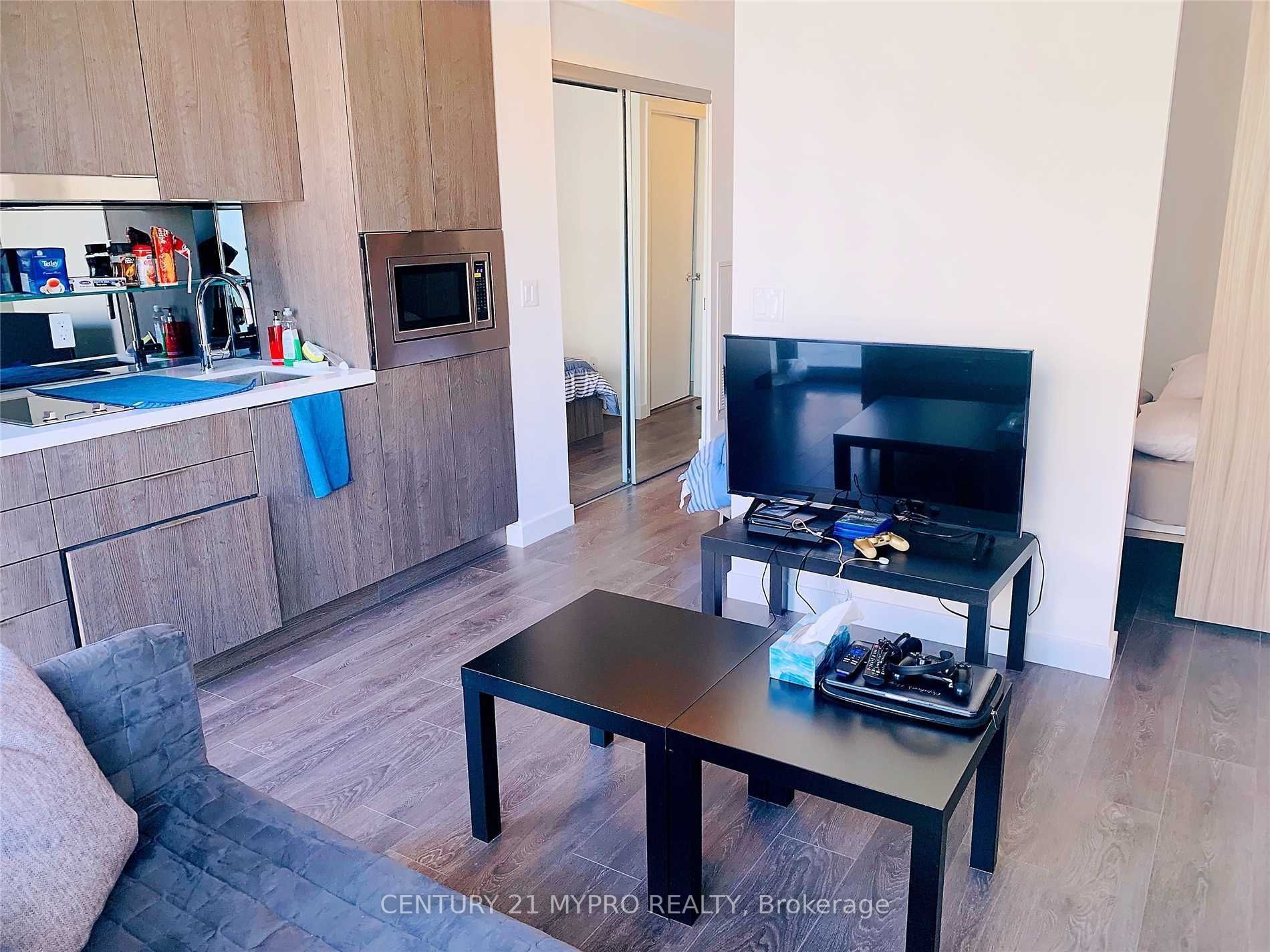 215 Queen Street W, #810