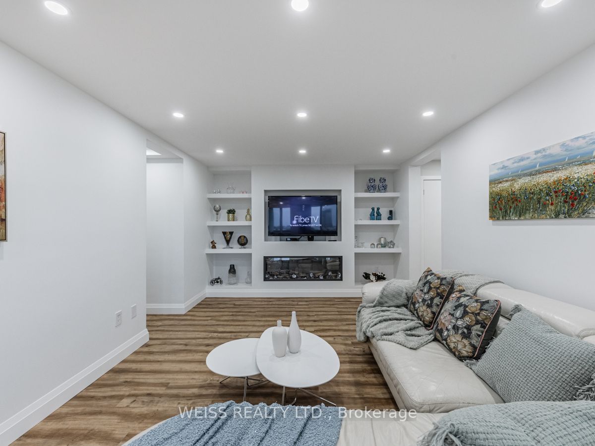 150 Neptune Dr, #606