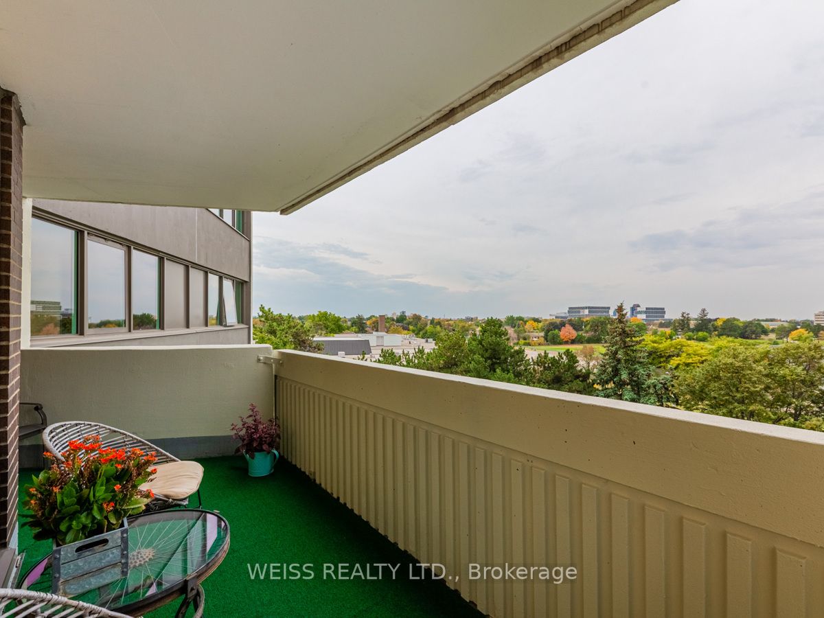 150 Neptune Dr, #606