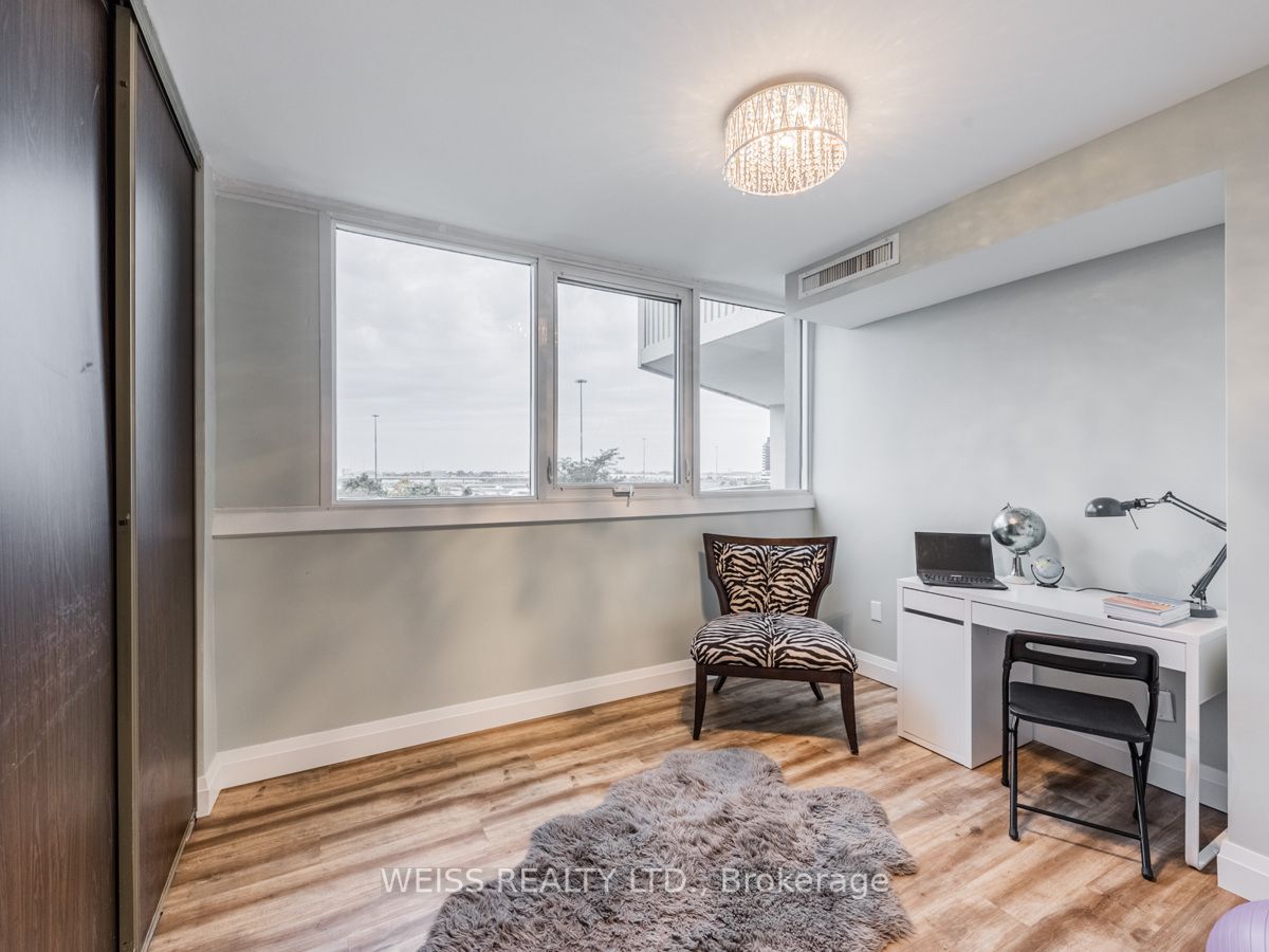 150 Neptune Dr, #606