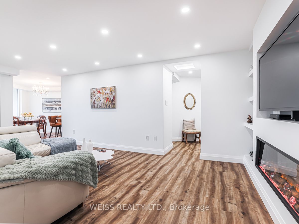 150 Neptune Dr, #606