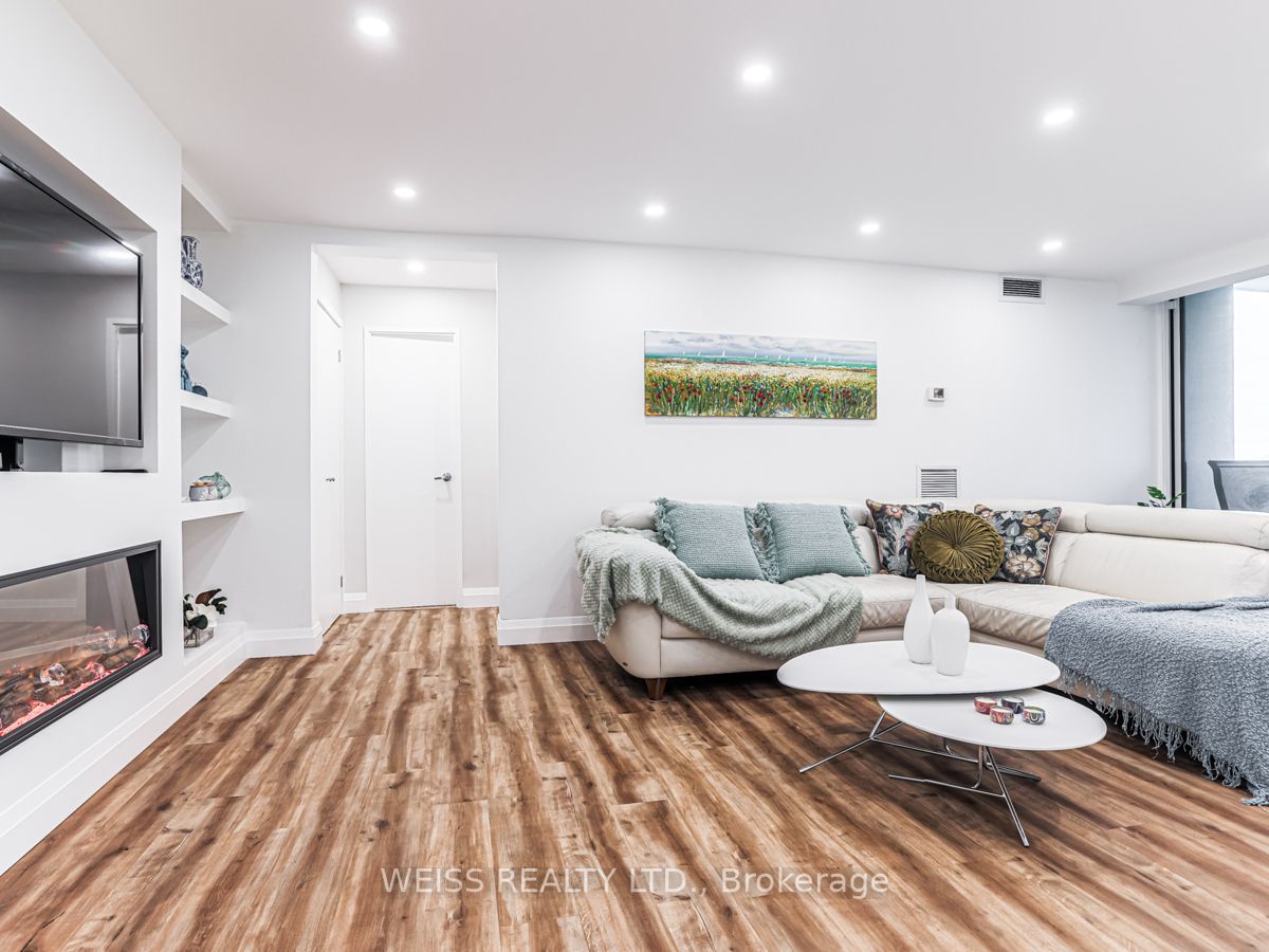 150 Neptune Dr, #606