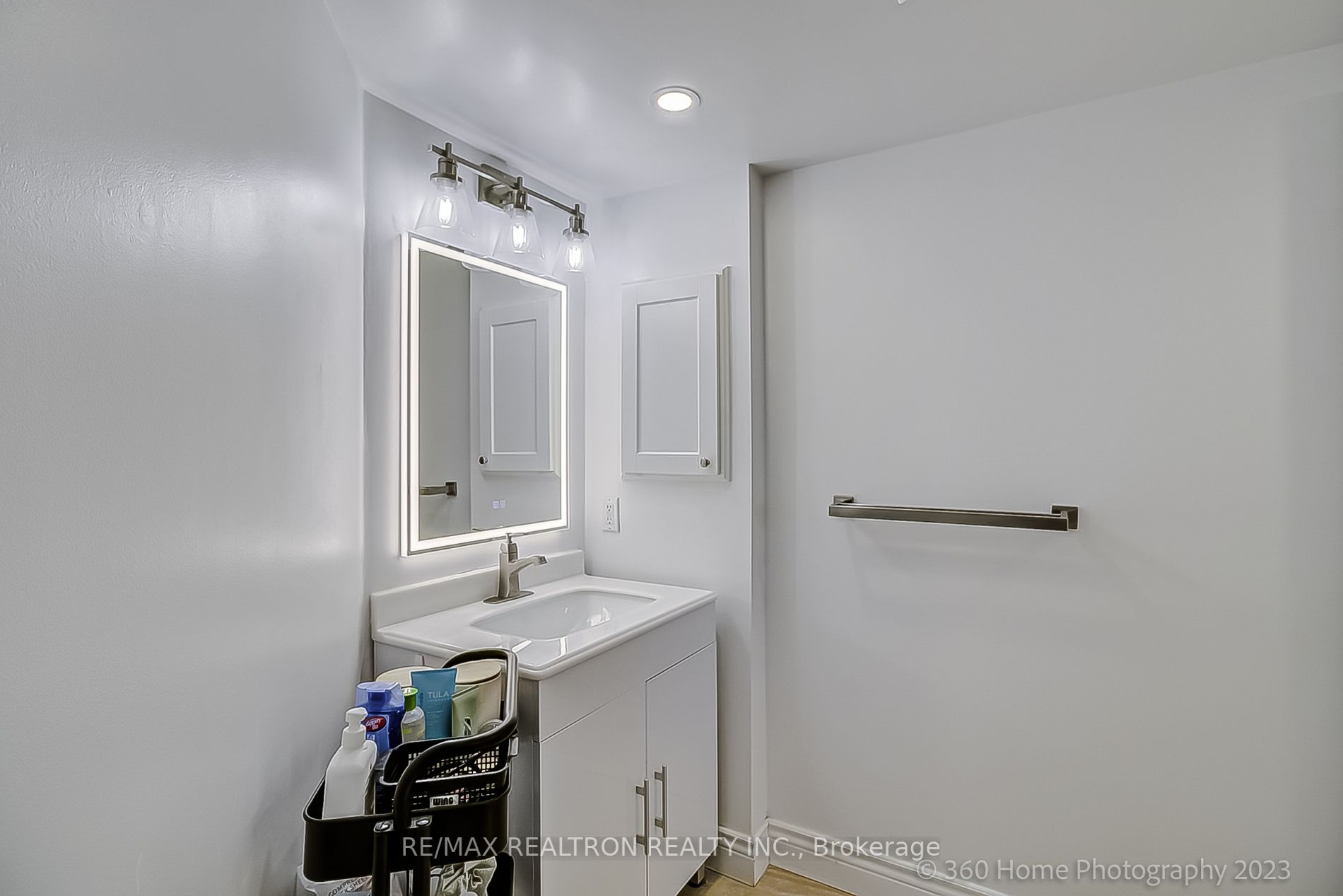 3 Rean Dr, #411