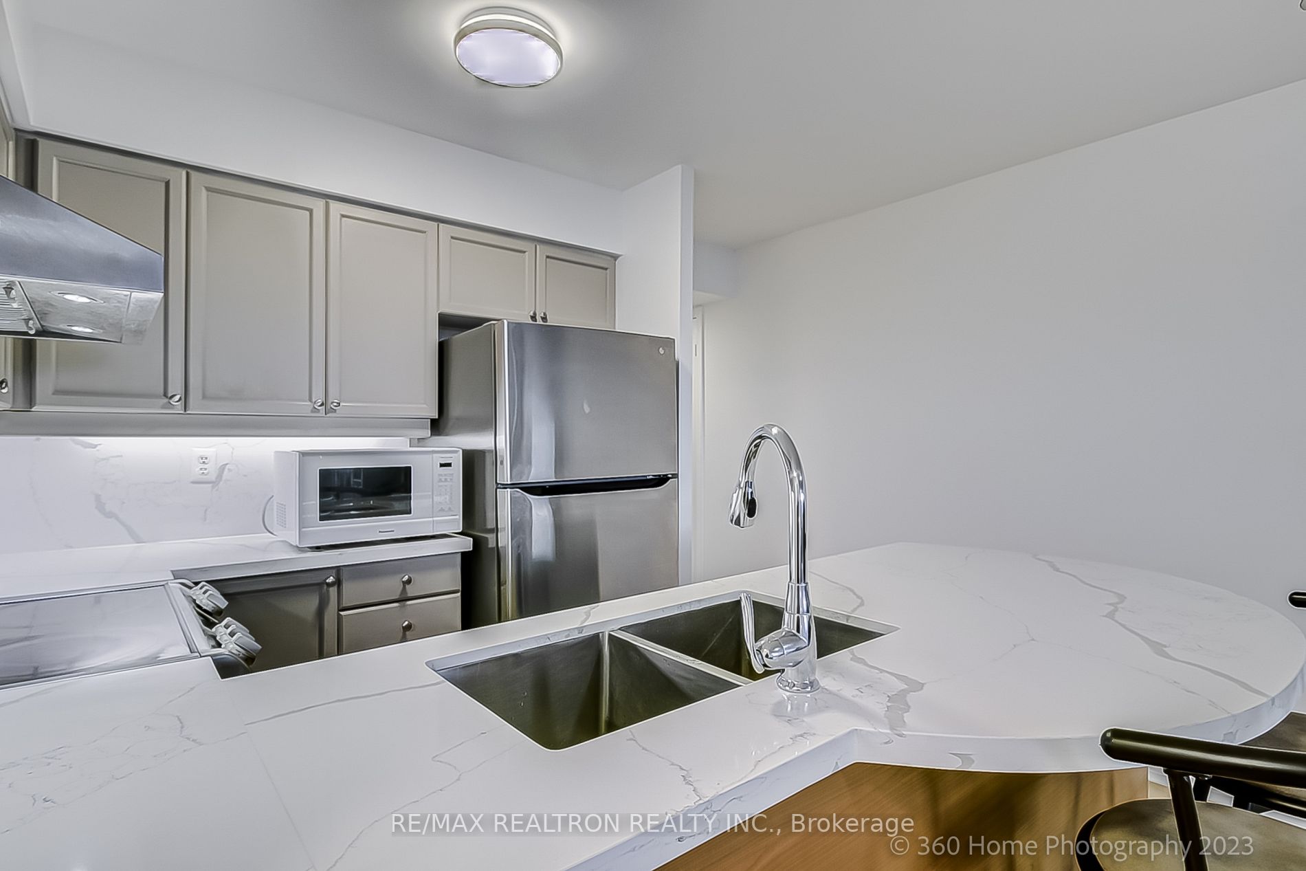 3 Rean Dr, #411