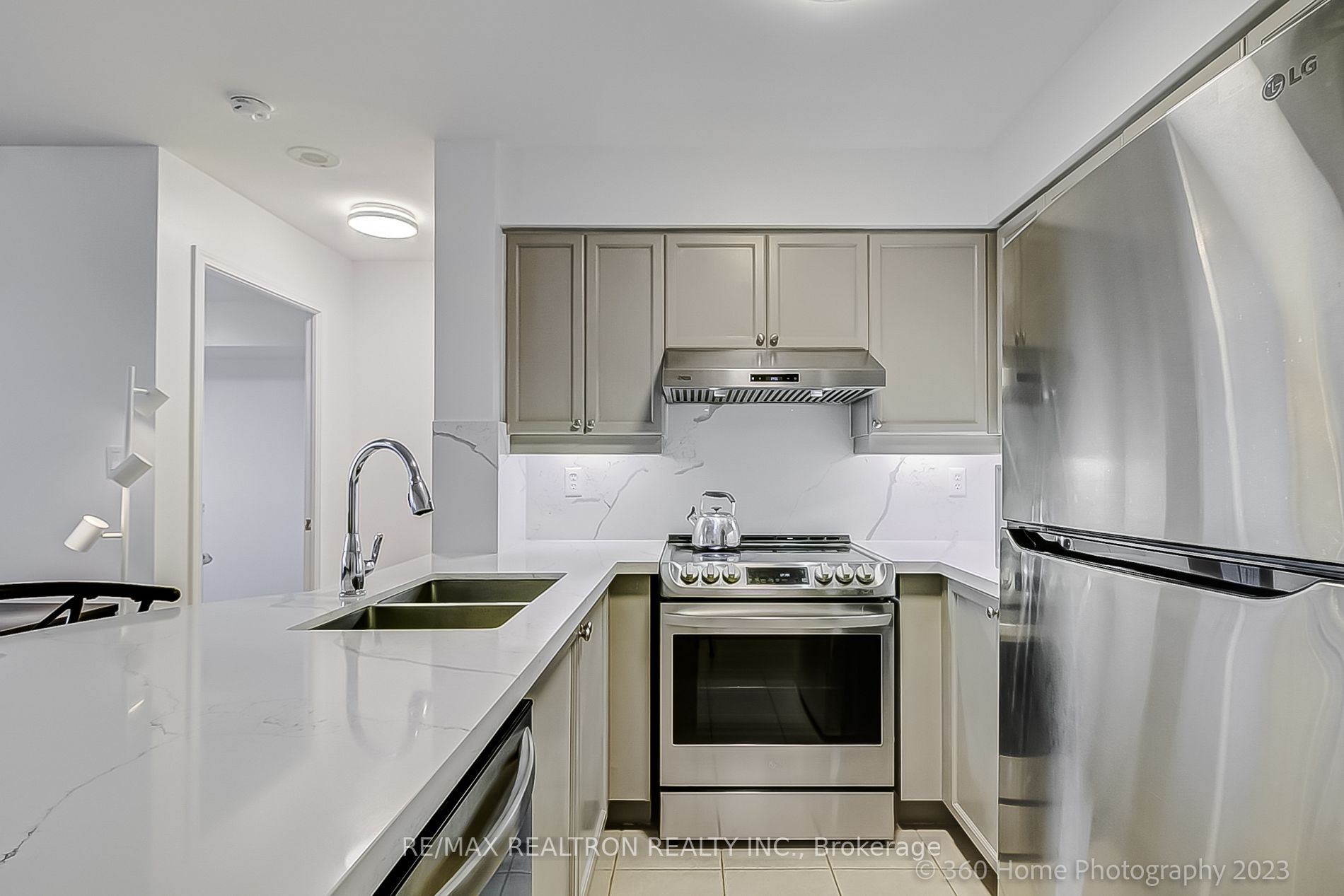 3 Rean Dr, #411
