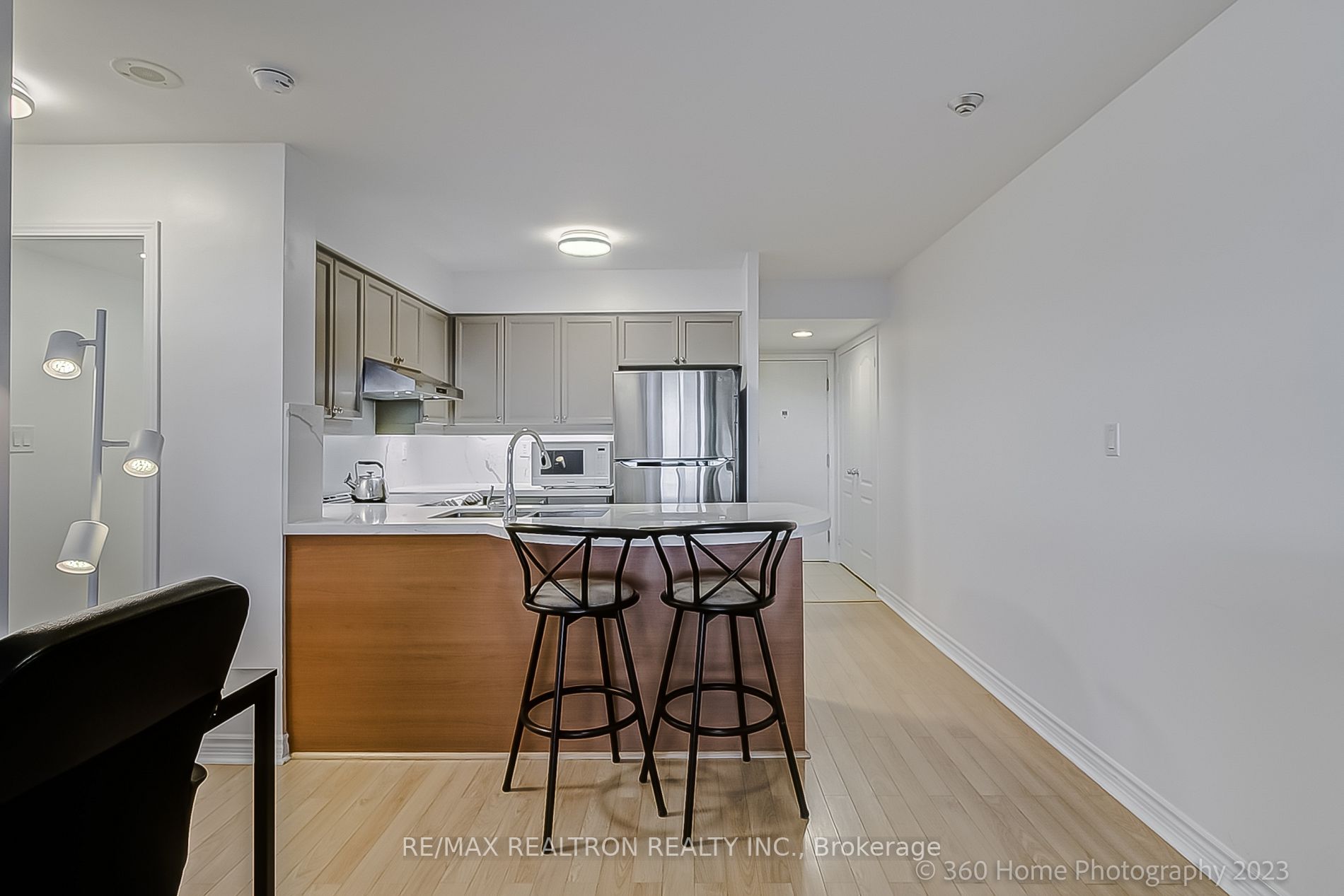 3 Rean Dr, #411
