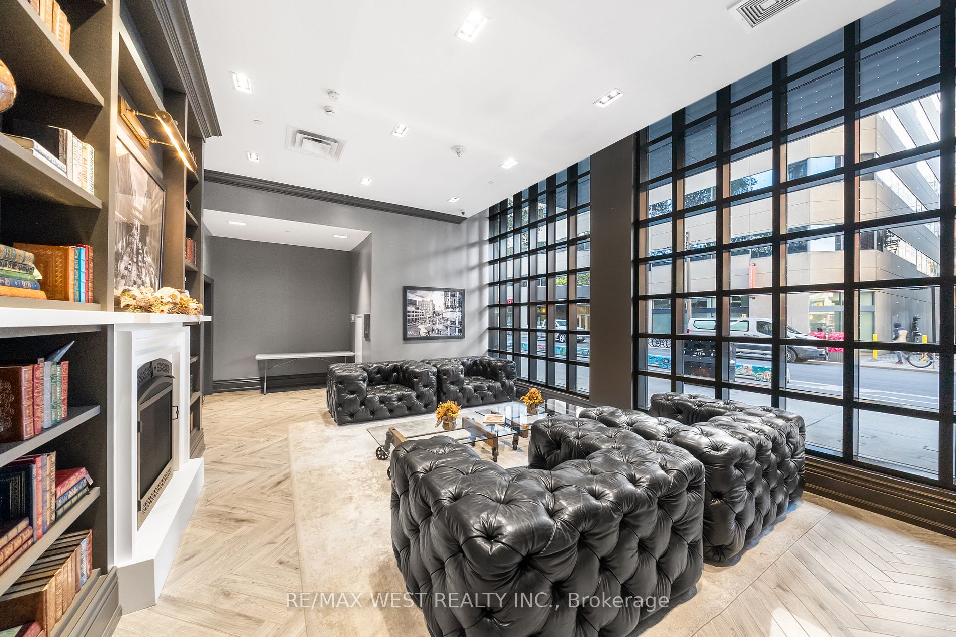 608 Richmond St W, #409