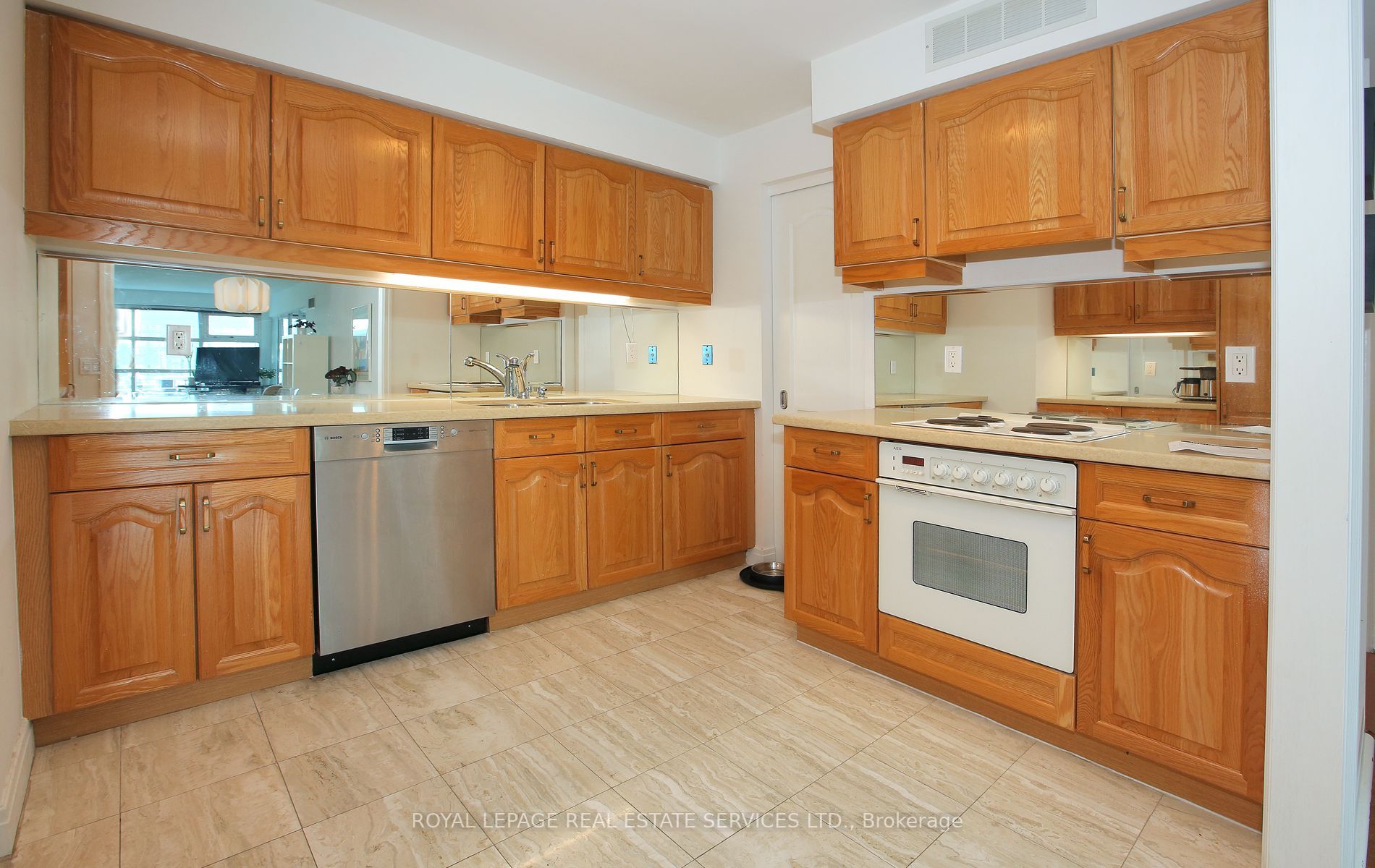 50 Lombard St, #2302