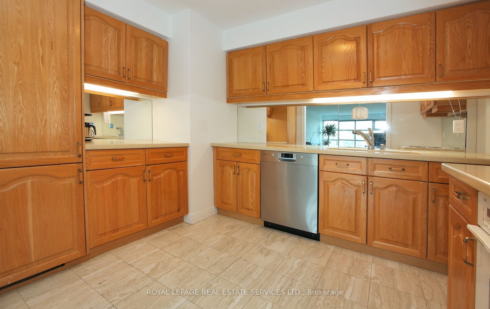 50 Lombard St, #2302