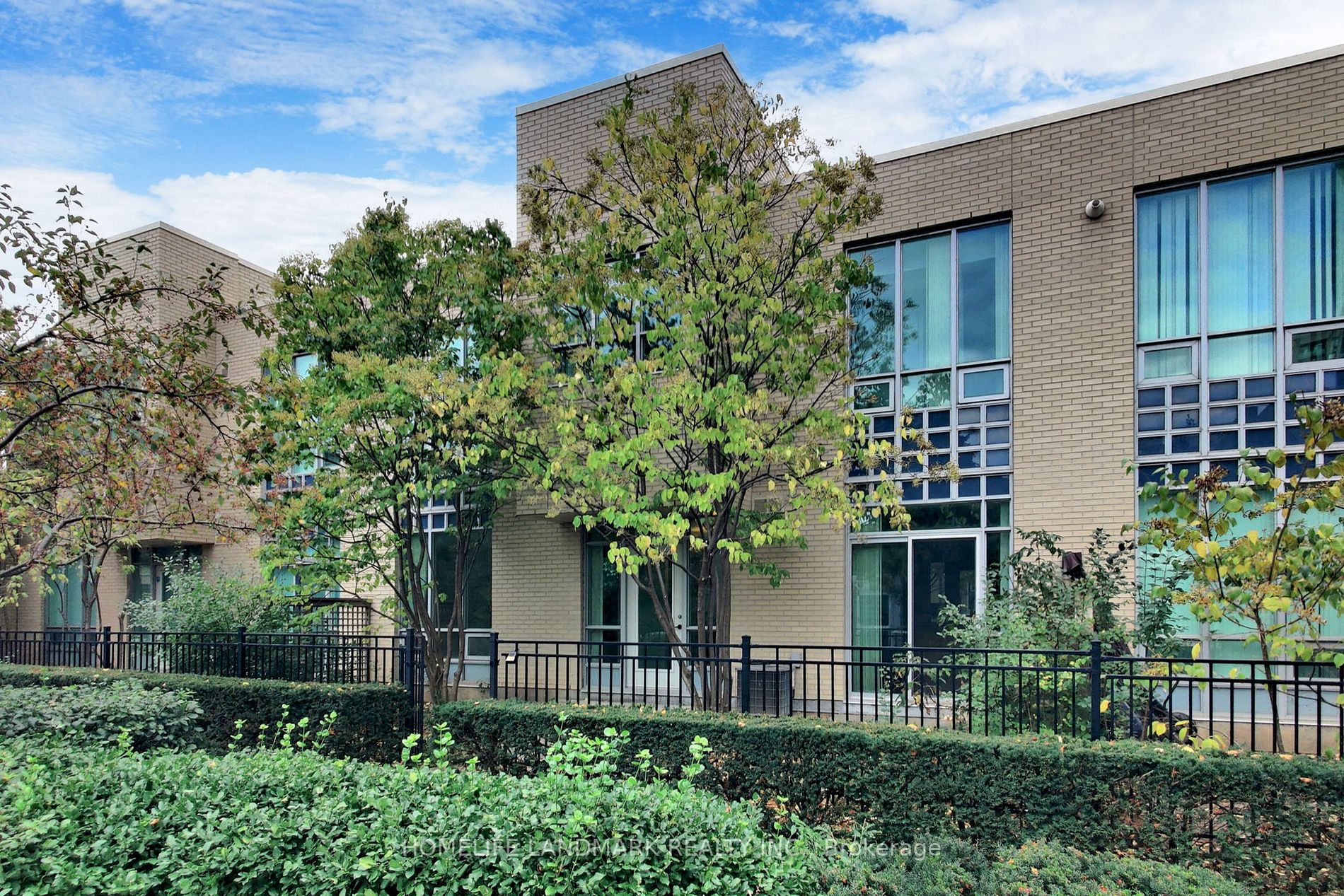 60 Byng Avenue, #TH2