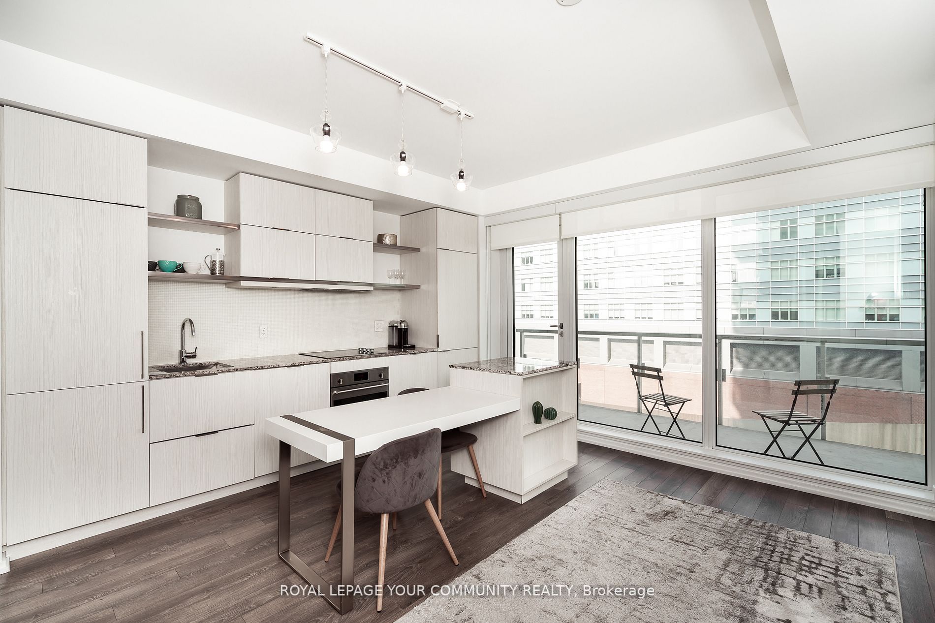 197 Yonge St, #1404