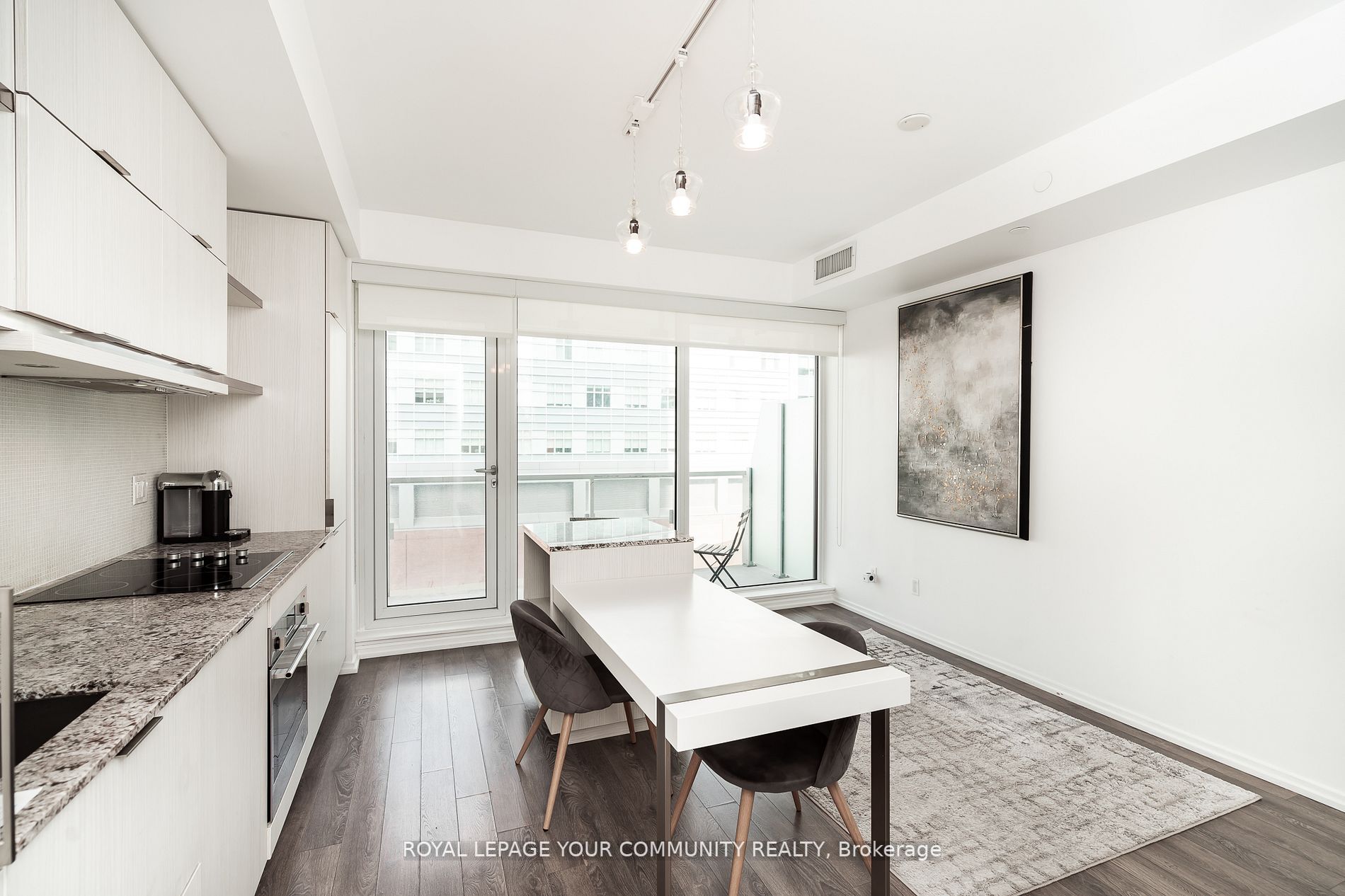 197 Yonge St, #1404