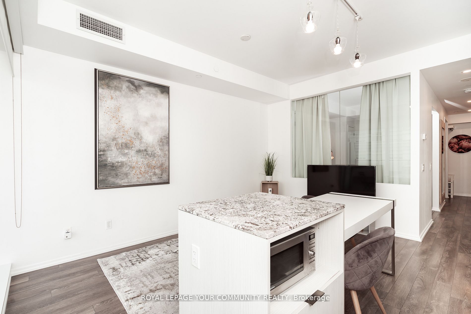 197 Yonge St, #1404