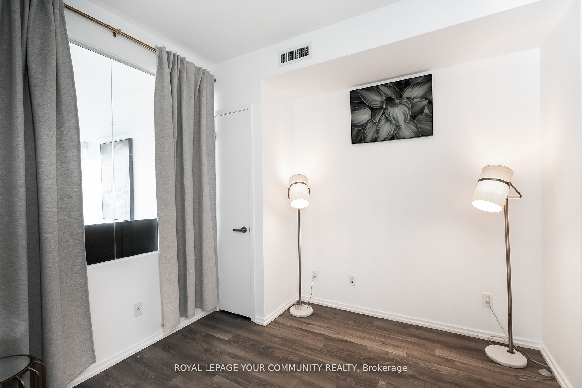 197 Yonge St, #1404