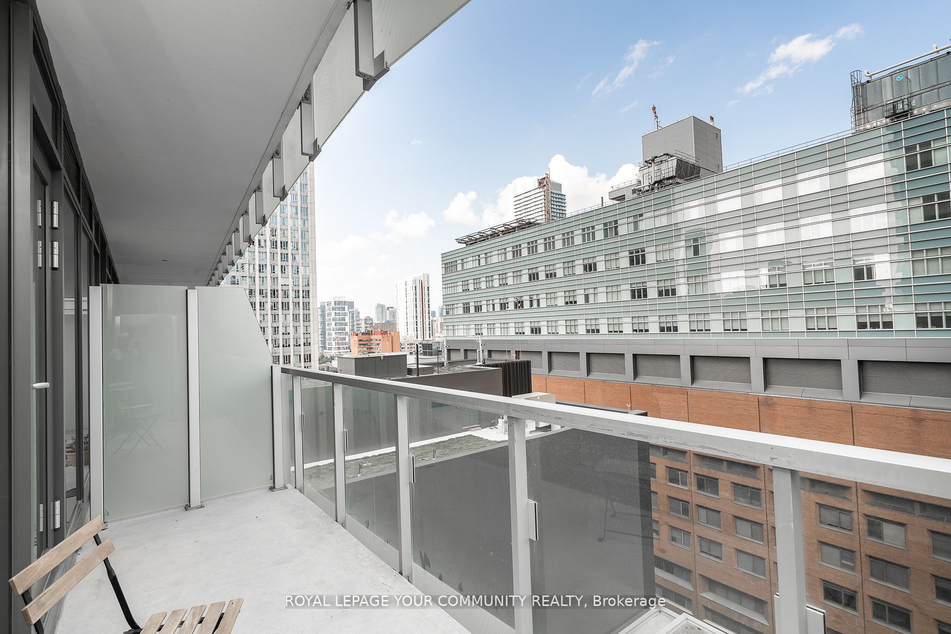 197 Yonge St, #1404
