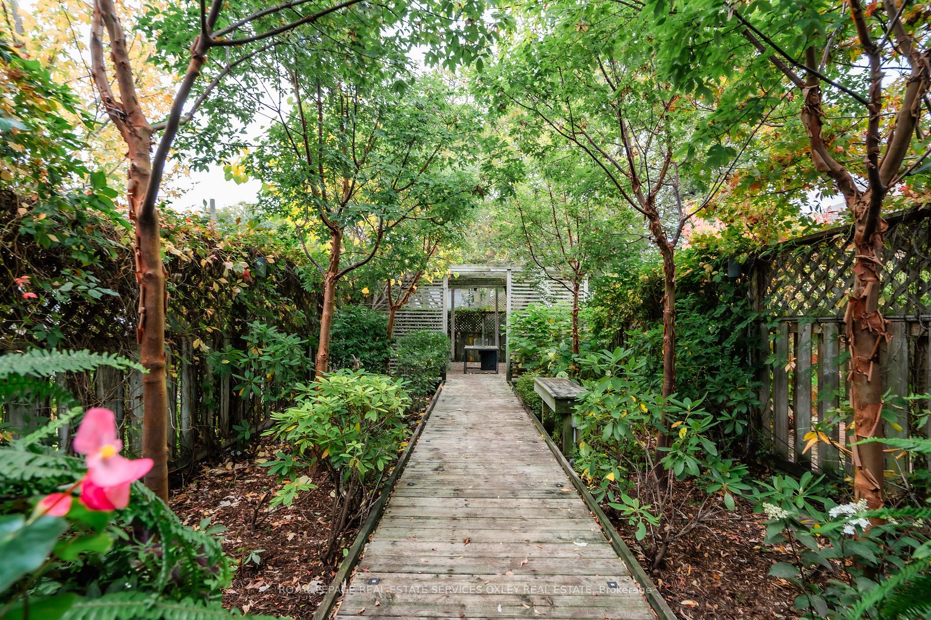 25 Summerhill Ave