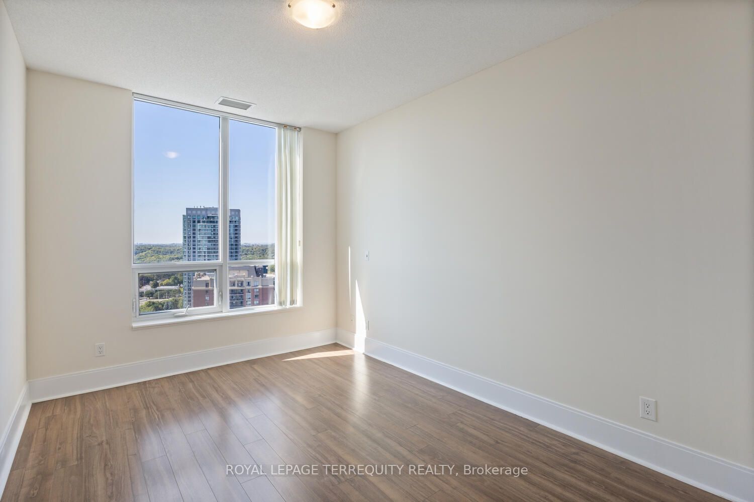 105 Harrison Garden Boulevard, #PH02