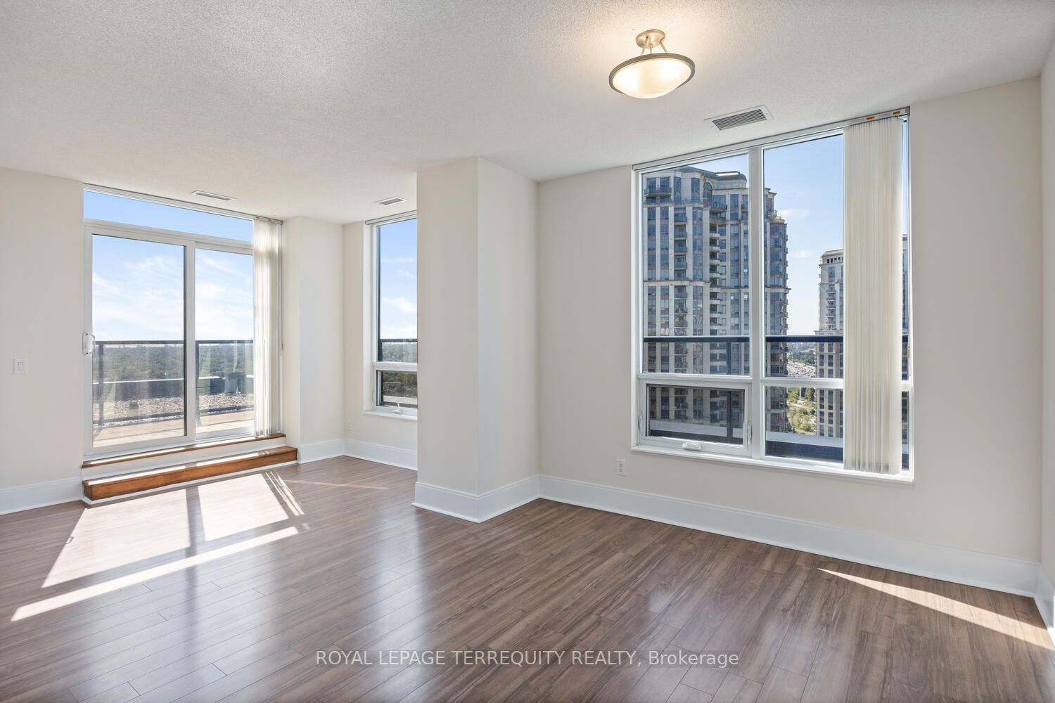 105 Harrison Garden Boulevard, #PH02