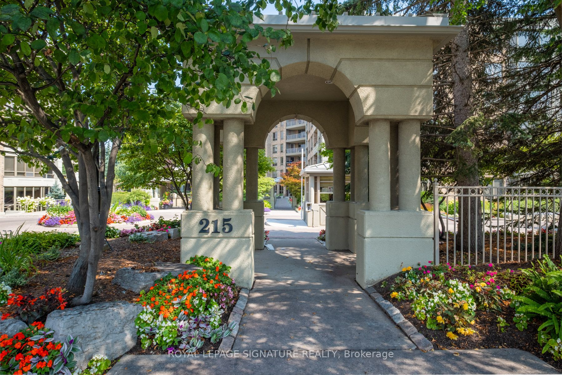 215 The Donway W, #607