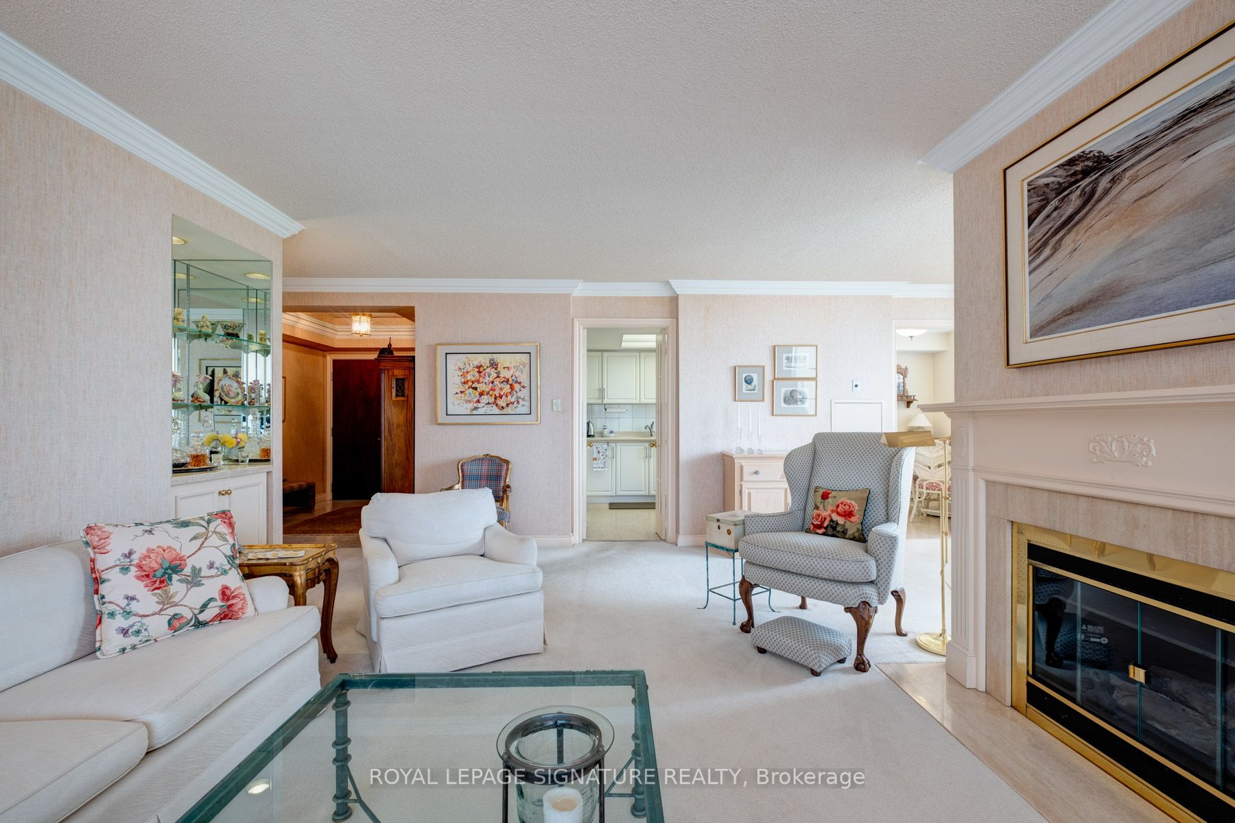 215 The Donway W, #607
