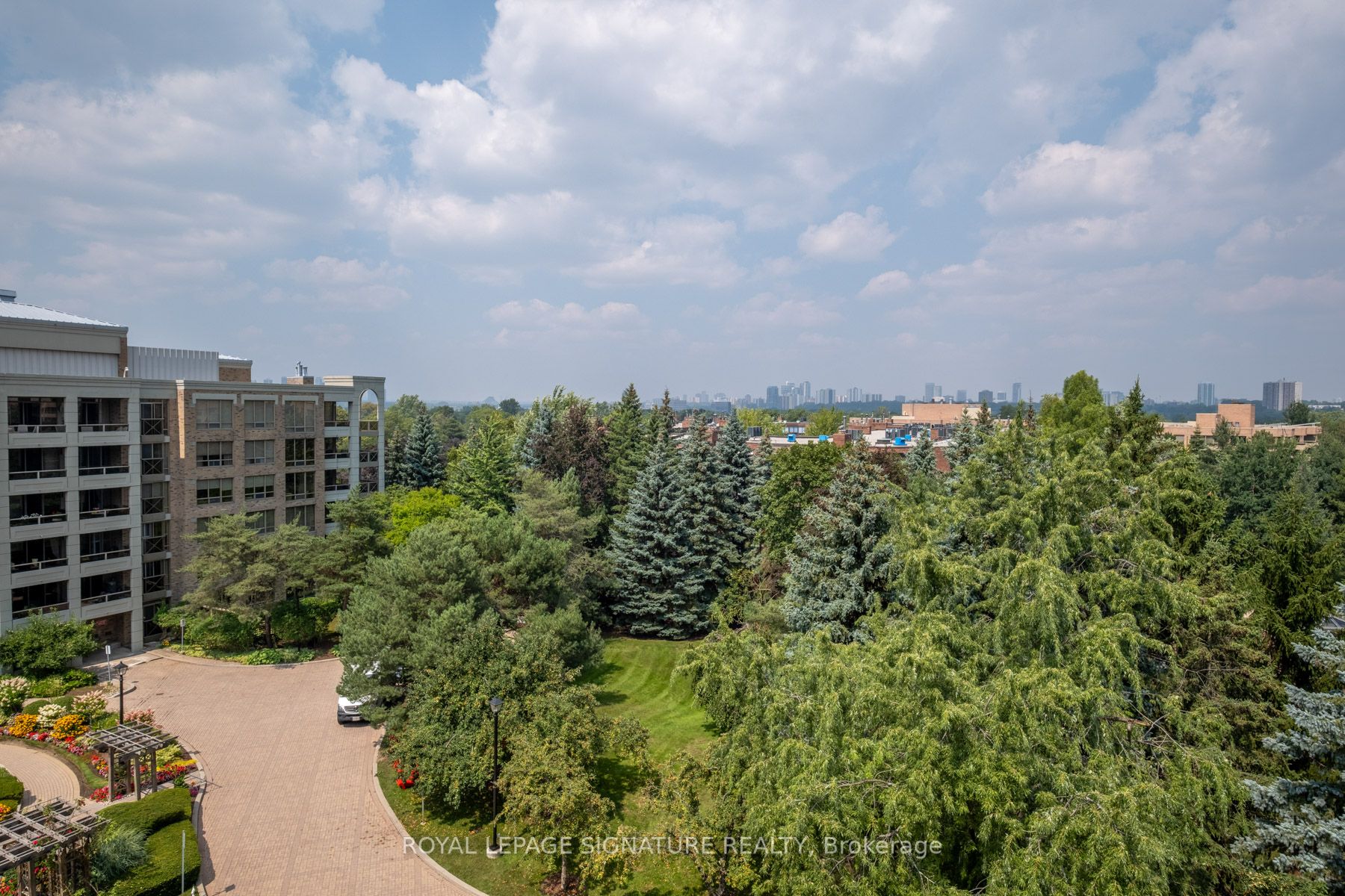 215 The Donway W, #607