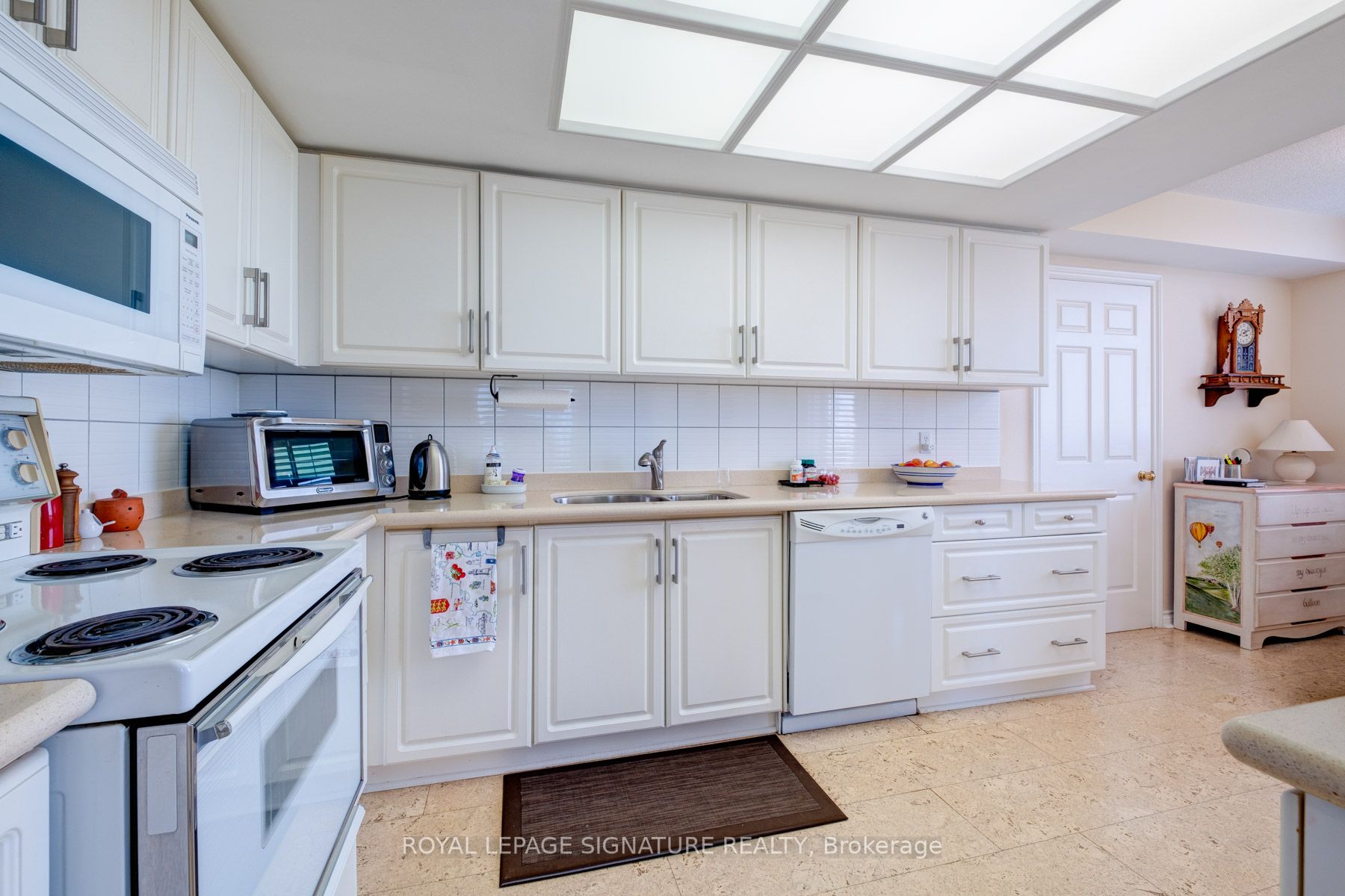 215 The Donway W, #607