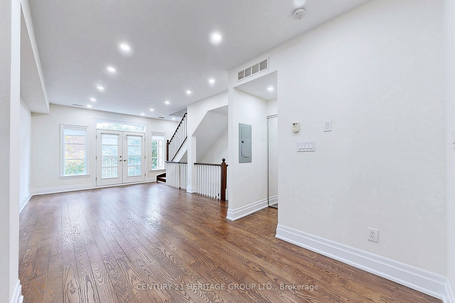 83 Pleasant Blvd, #10