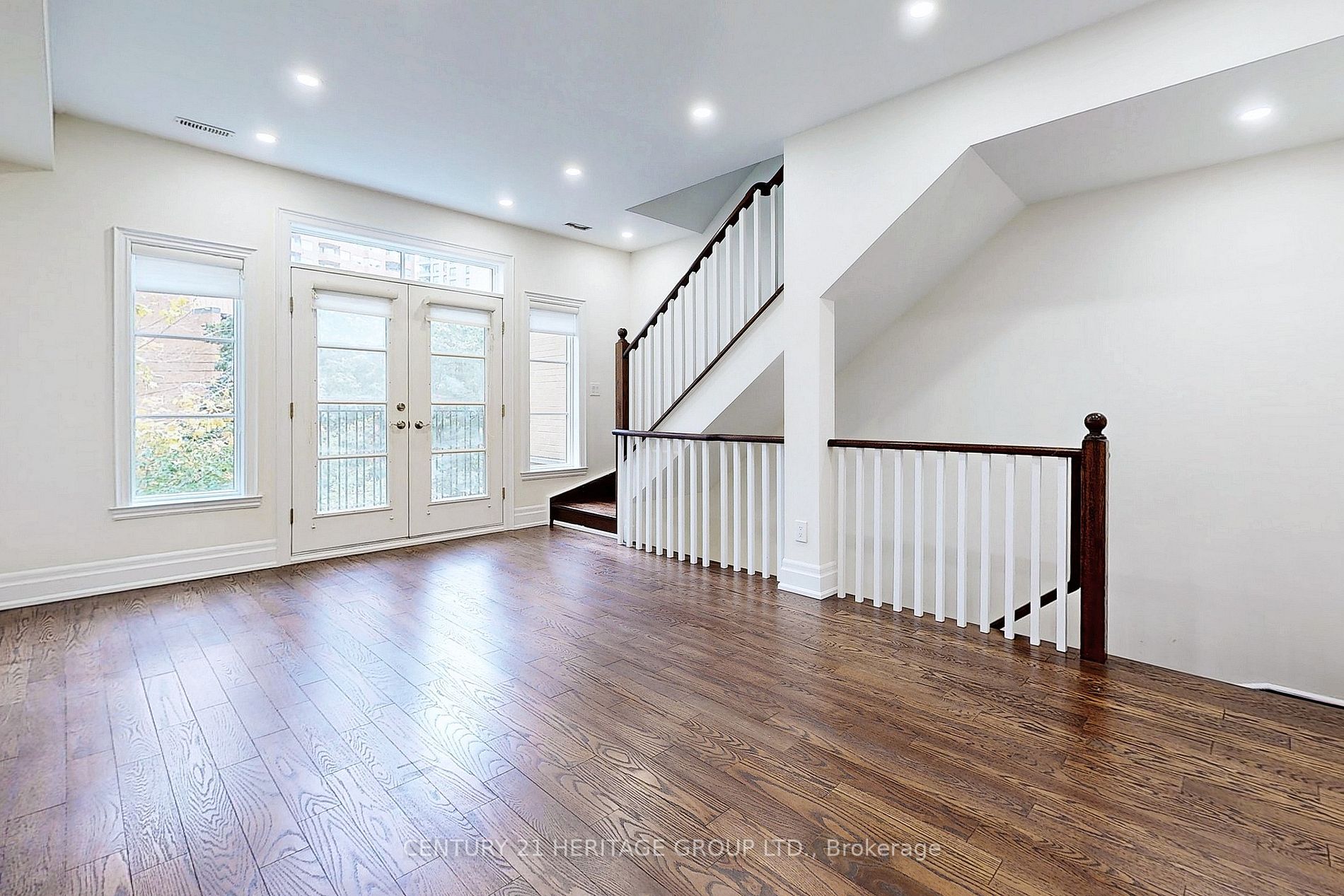 83 Pleasant Blvd, #10