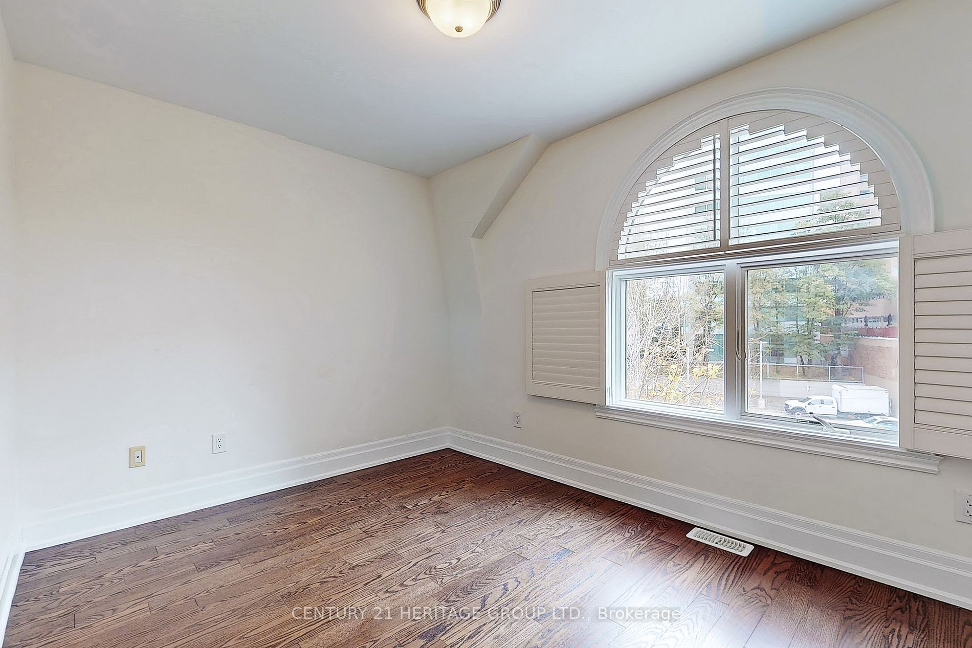 83 Pleasant Blvd, #10