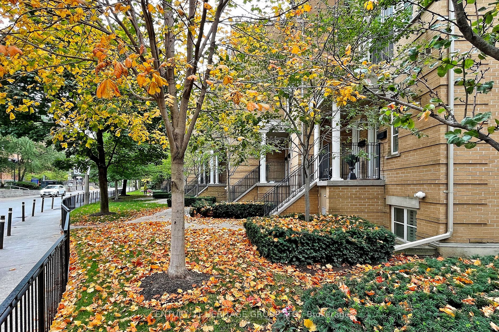 83 Pleasant Blvd, #10