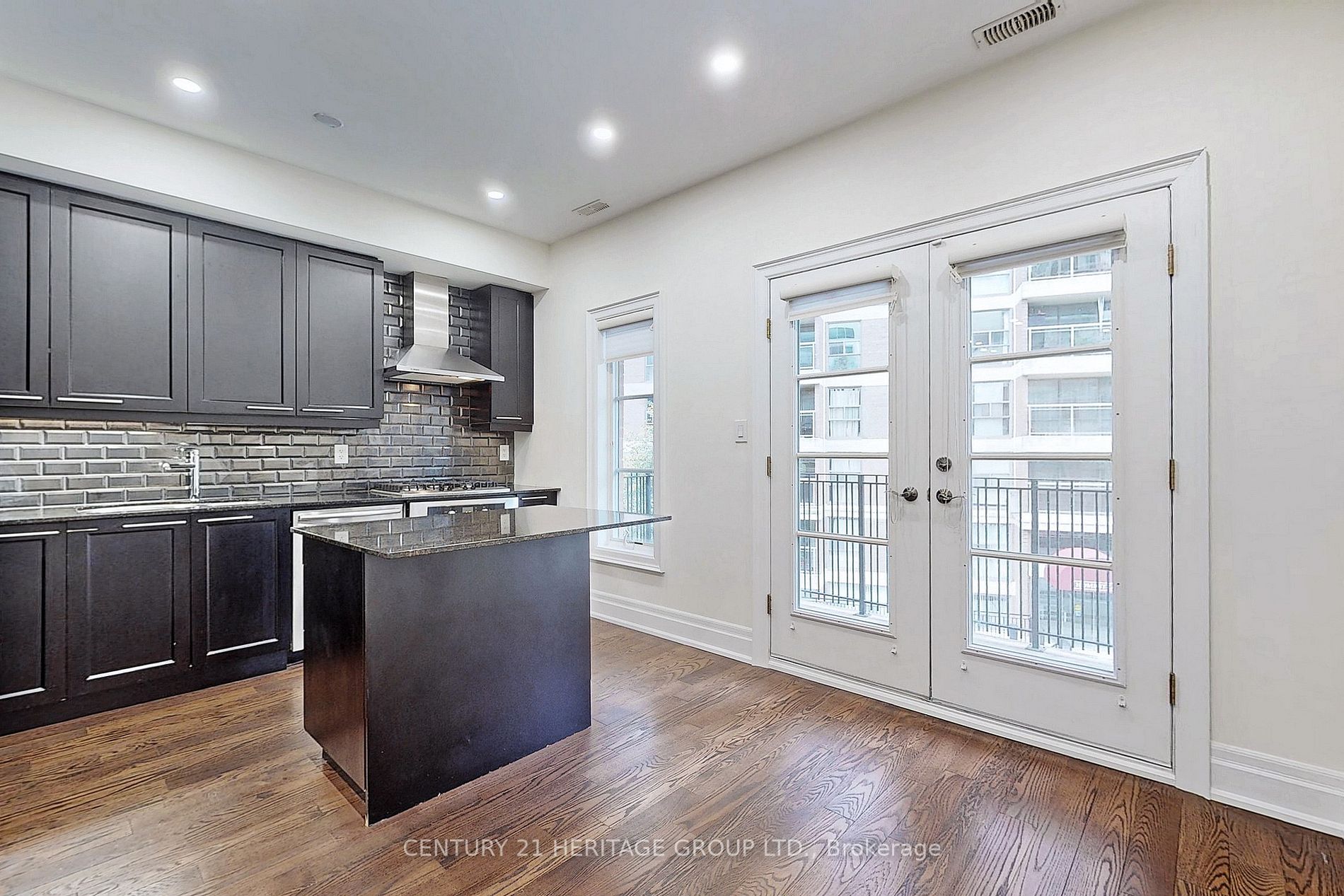 83 Pleasant Blvd, #10