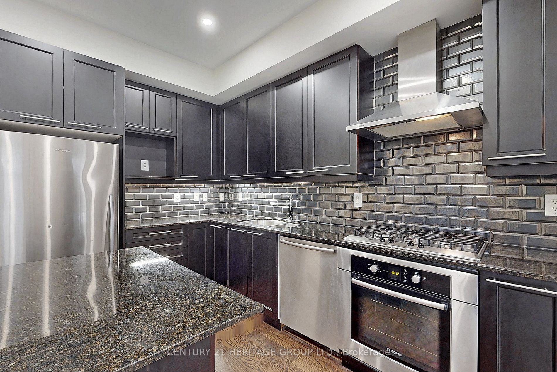 83 Pleasant Blvd, #10