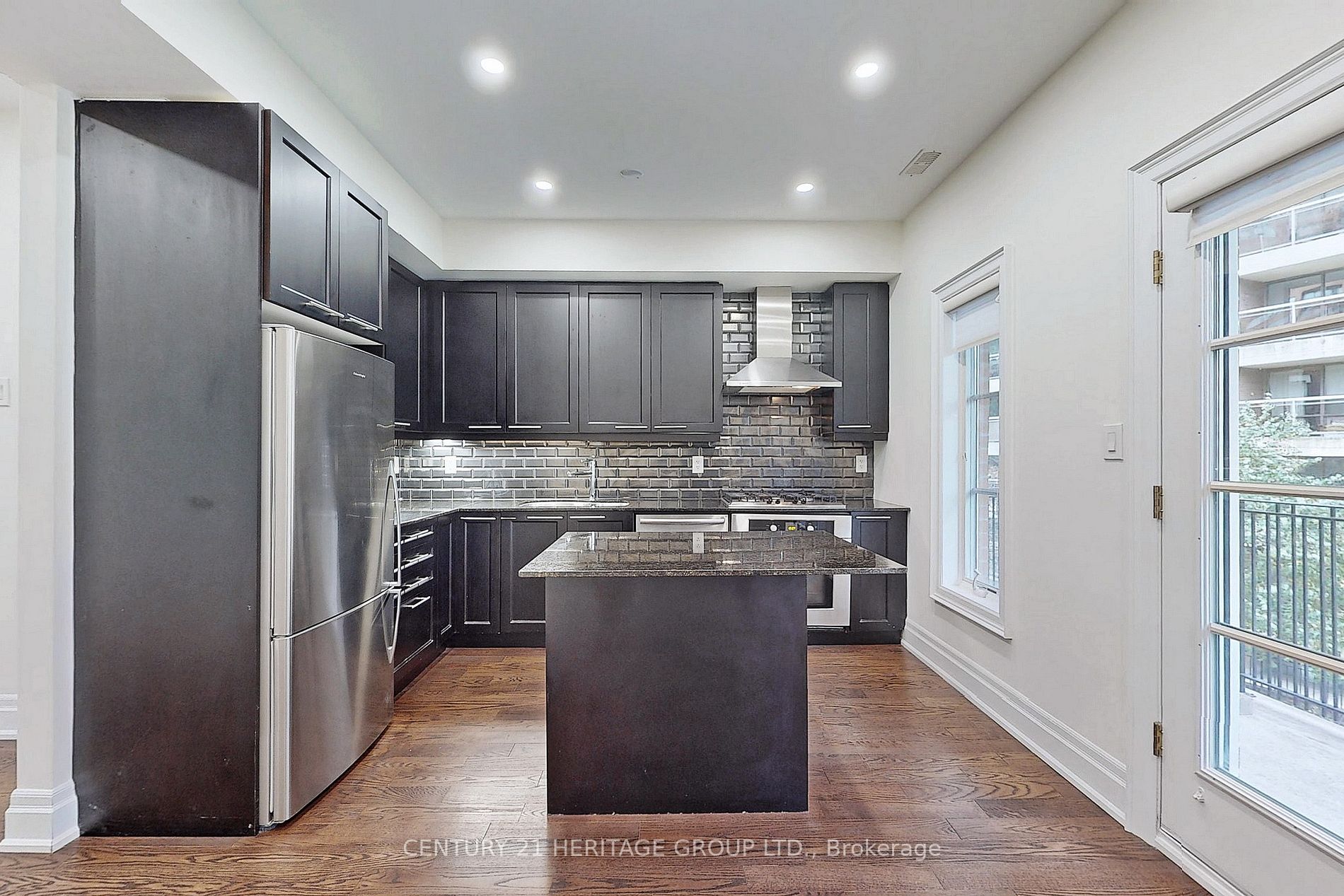 83 Pleasant Blvd, #10