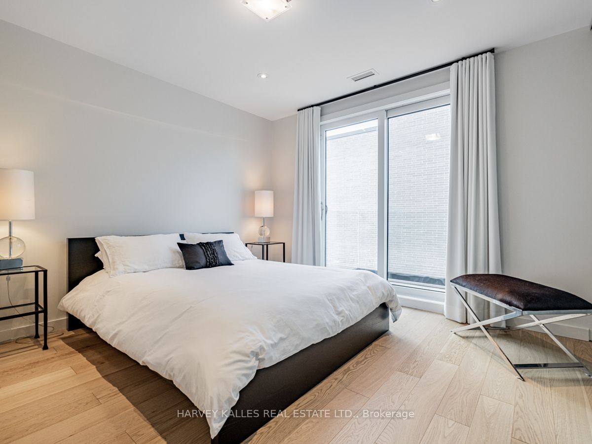 536B Eglinton Ave E