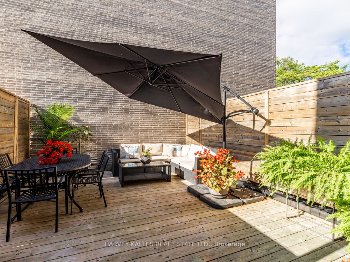 536B Eglinton Ave E