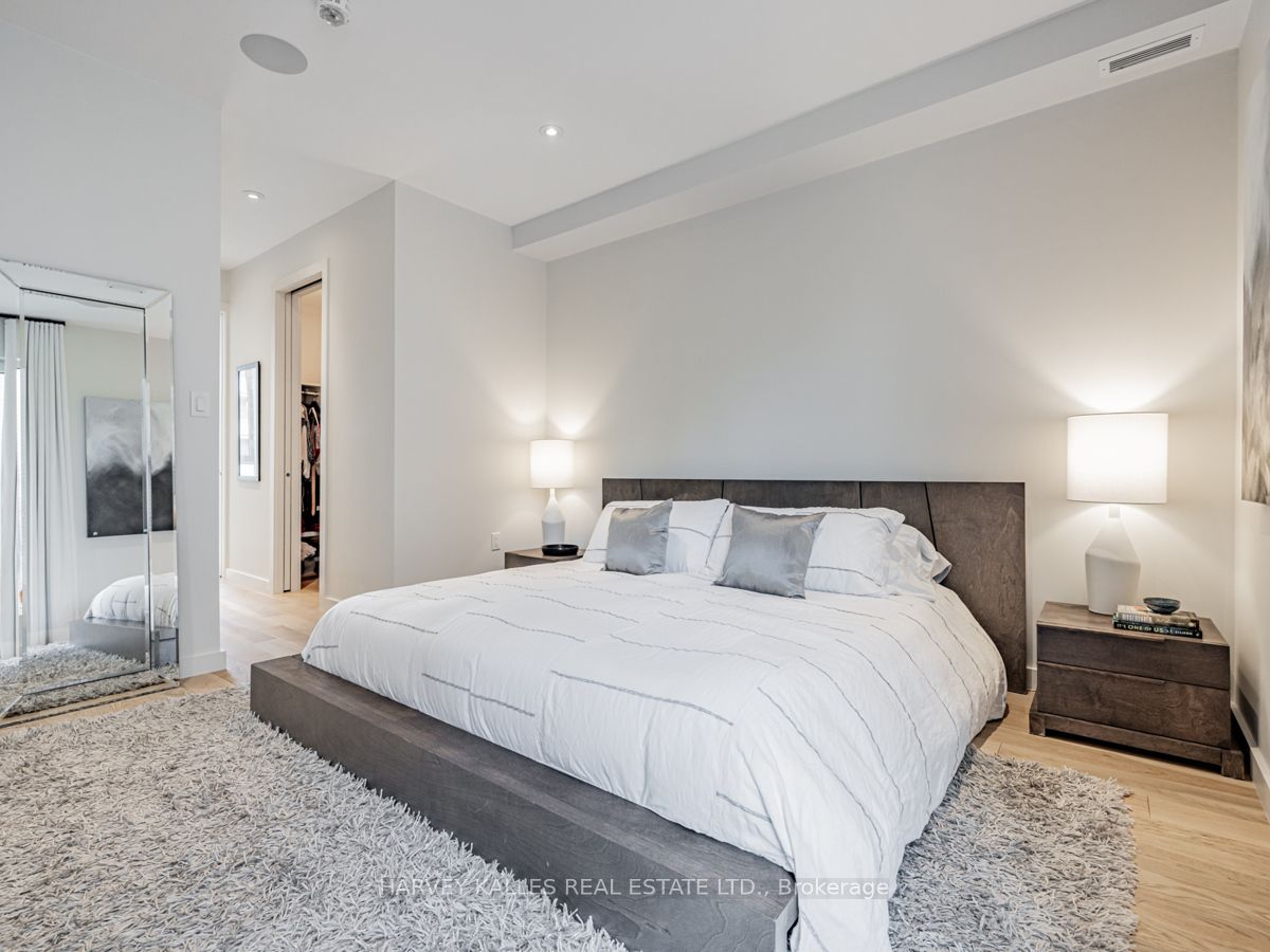 536B Eglinton Ave E