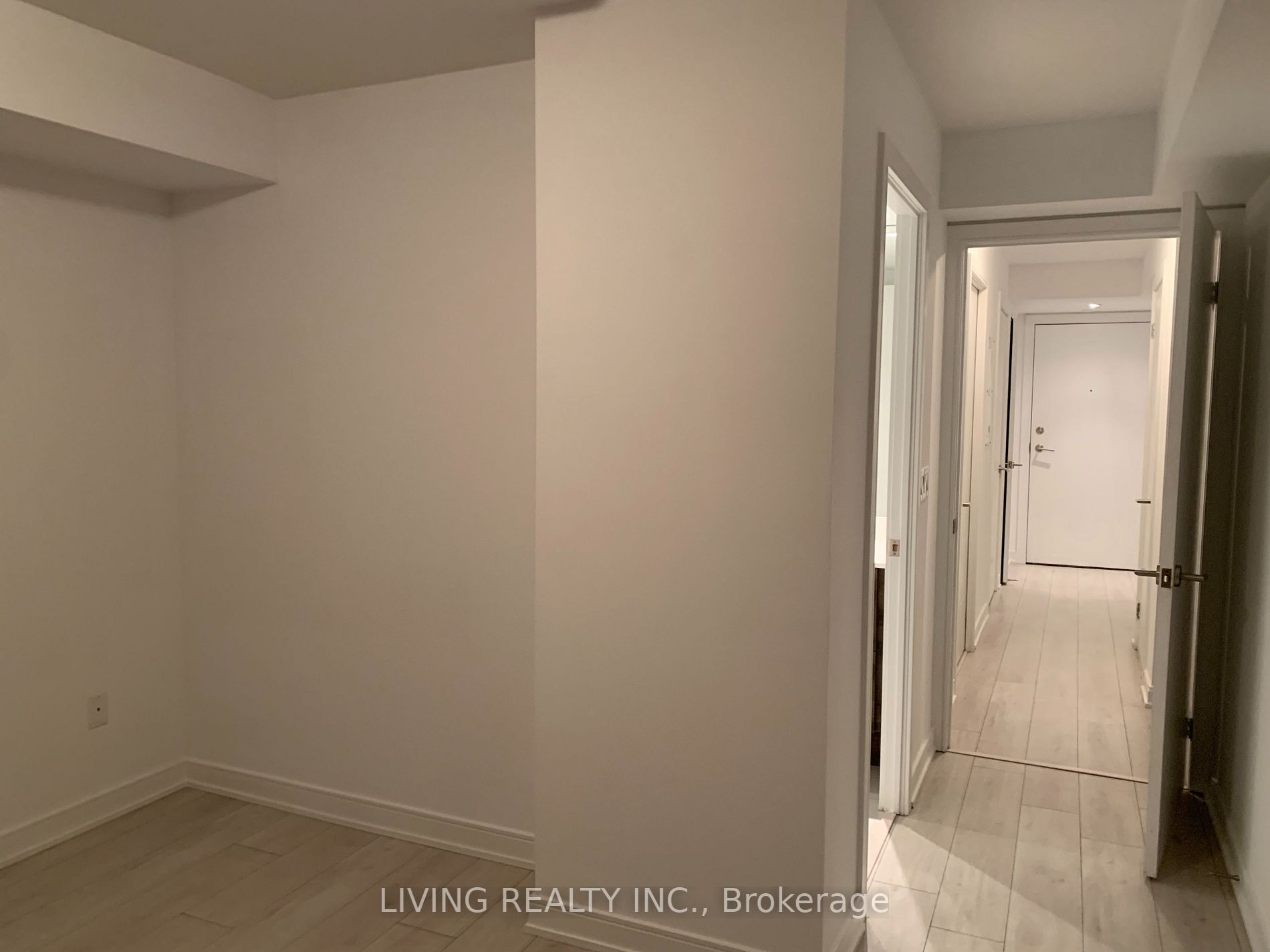 525 Adelaide St W, #502